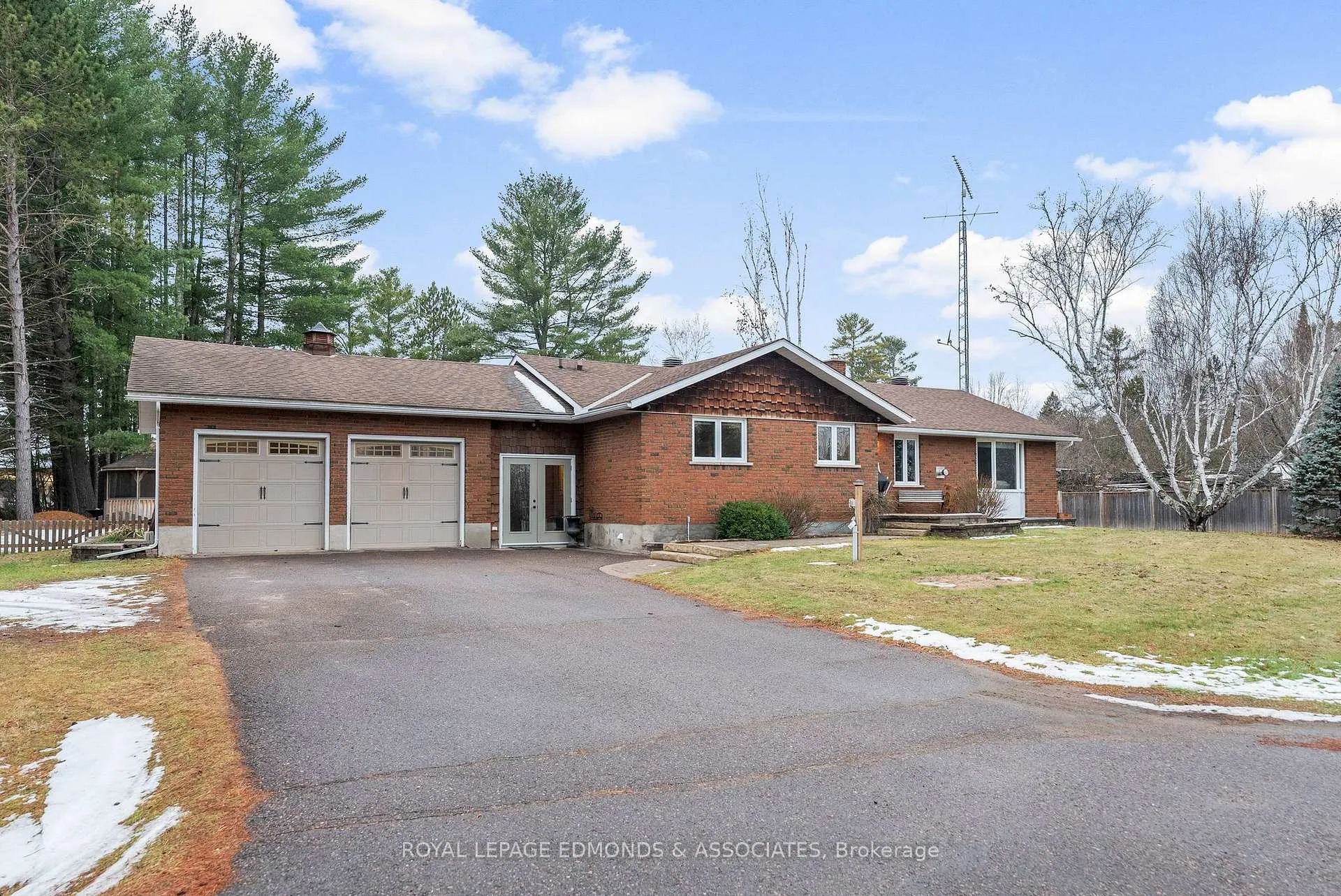 Photo 3 of 40925 Highway 41, Laurentian Valley — HOMEH