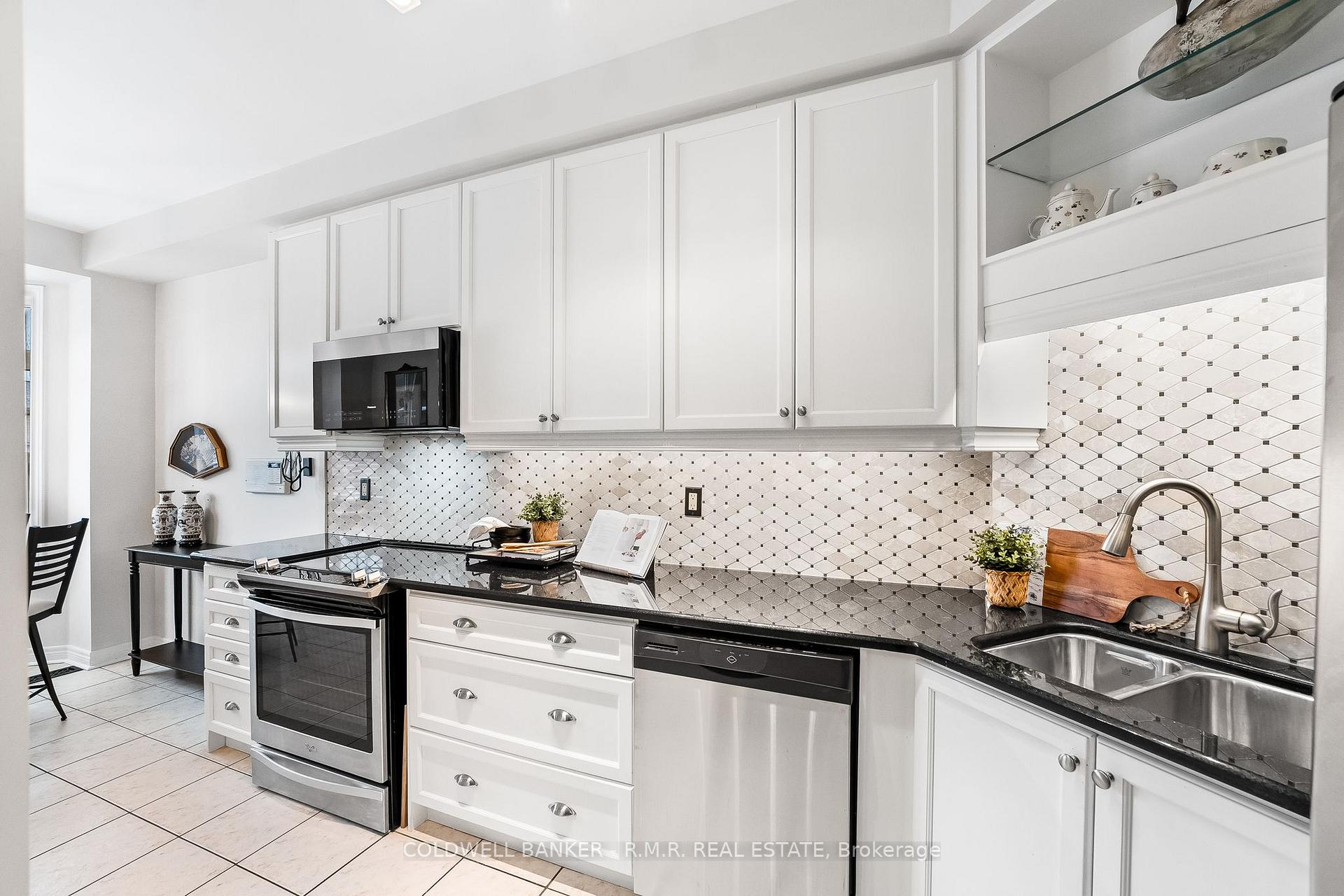Photo 3 of 43 Louisbourg Way, Markham, Greensborough — HOMEH
