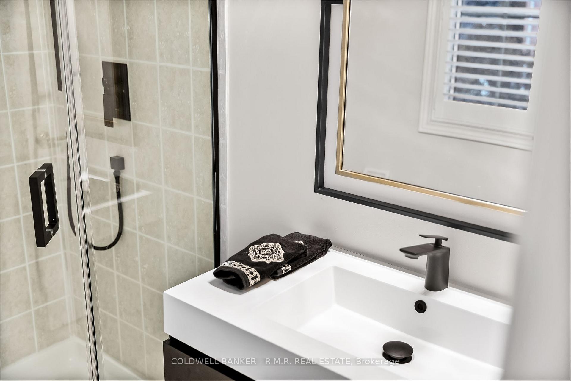 Photo 15 of 43 Louisbourg Way, Markham, Greensborough — HOMEH