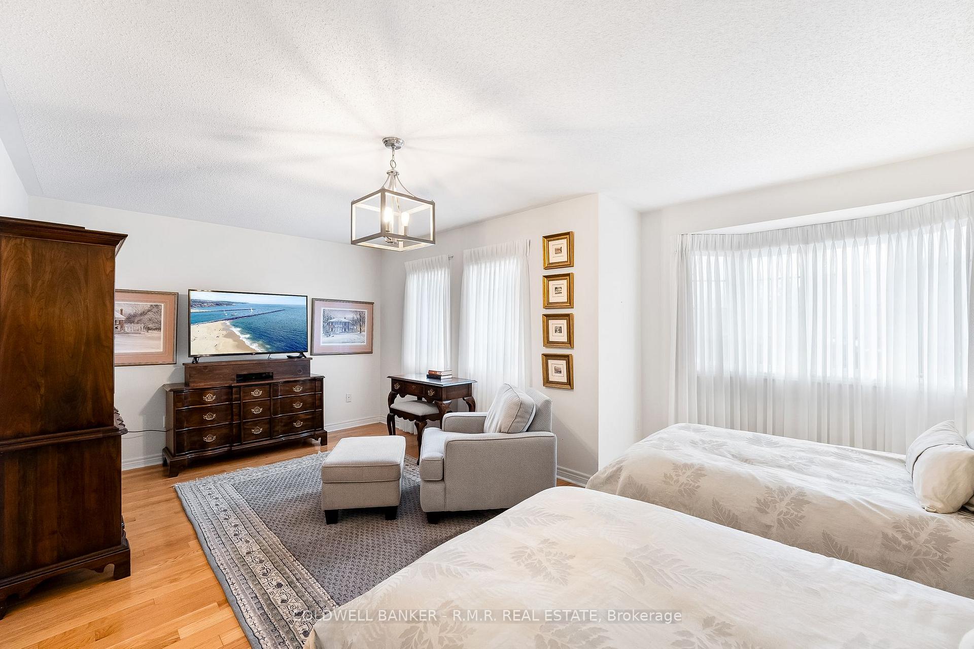 Photo 24 of 43 Louisbourg Way, Markham, Greensborough — HOMEH