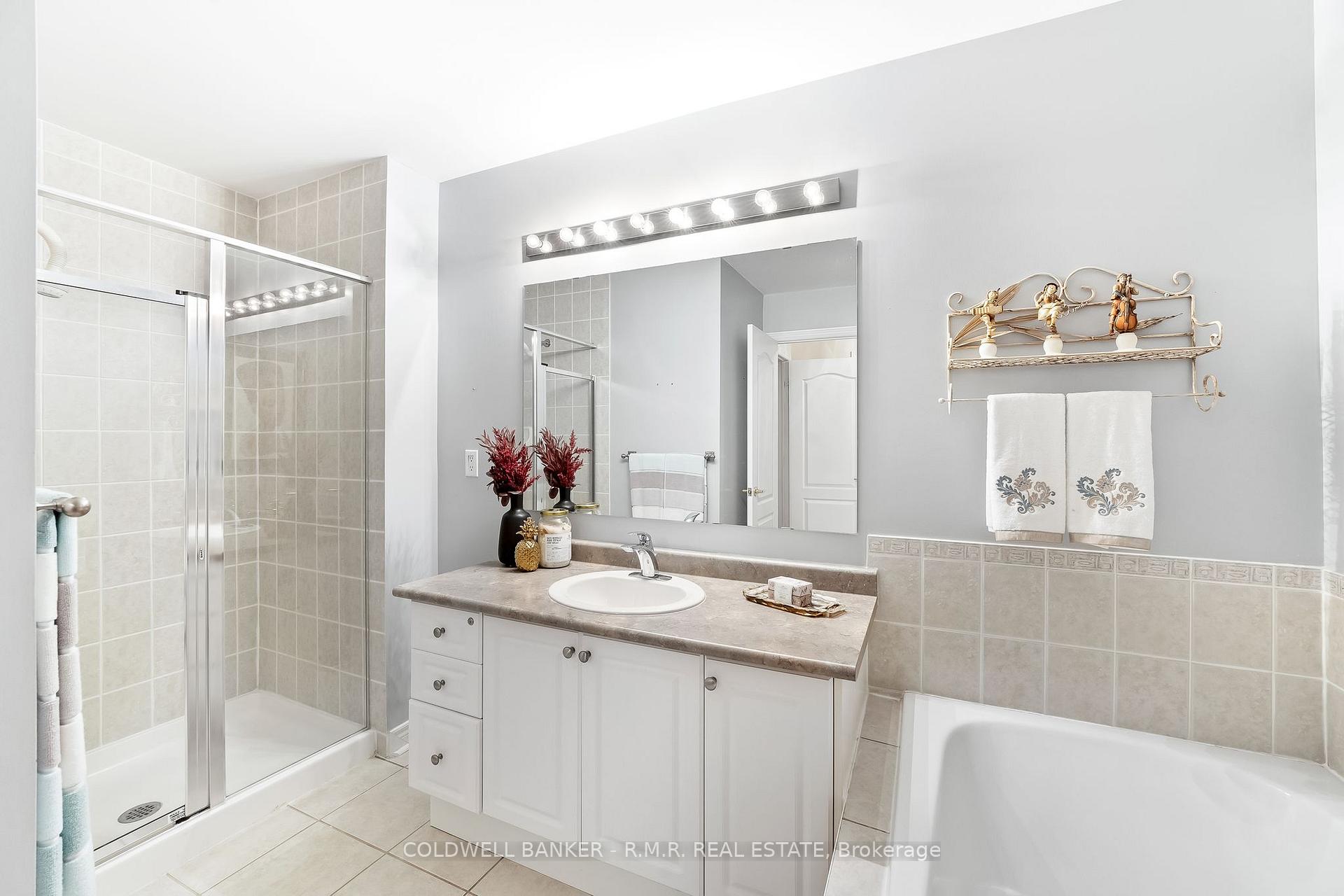 Photo 23 of 43 Louisbourg Way, Markham, Greensborough — HOMEH