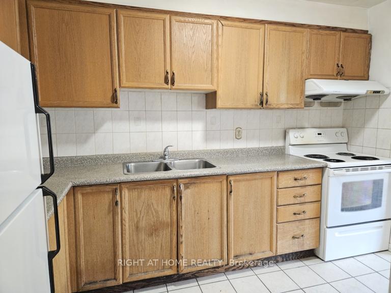 Photo 3 of Unit 2502, 1 Massey Square, Toronto, Crescent Town — HOMEH