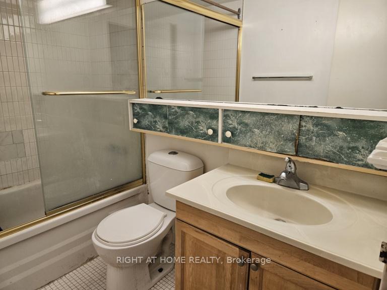 Photo 5 of Unit 2502, 1 Massey Square, Toronto, Crescent Town — HOMEH
