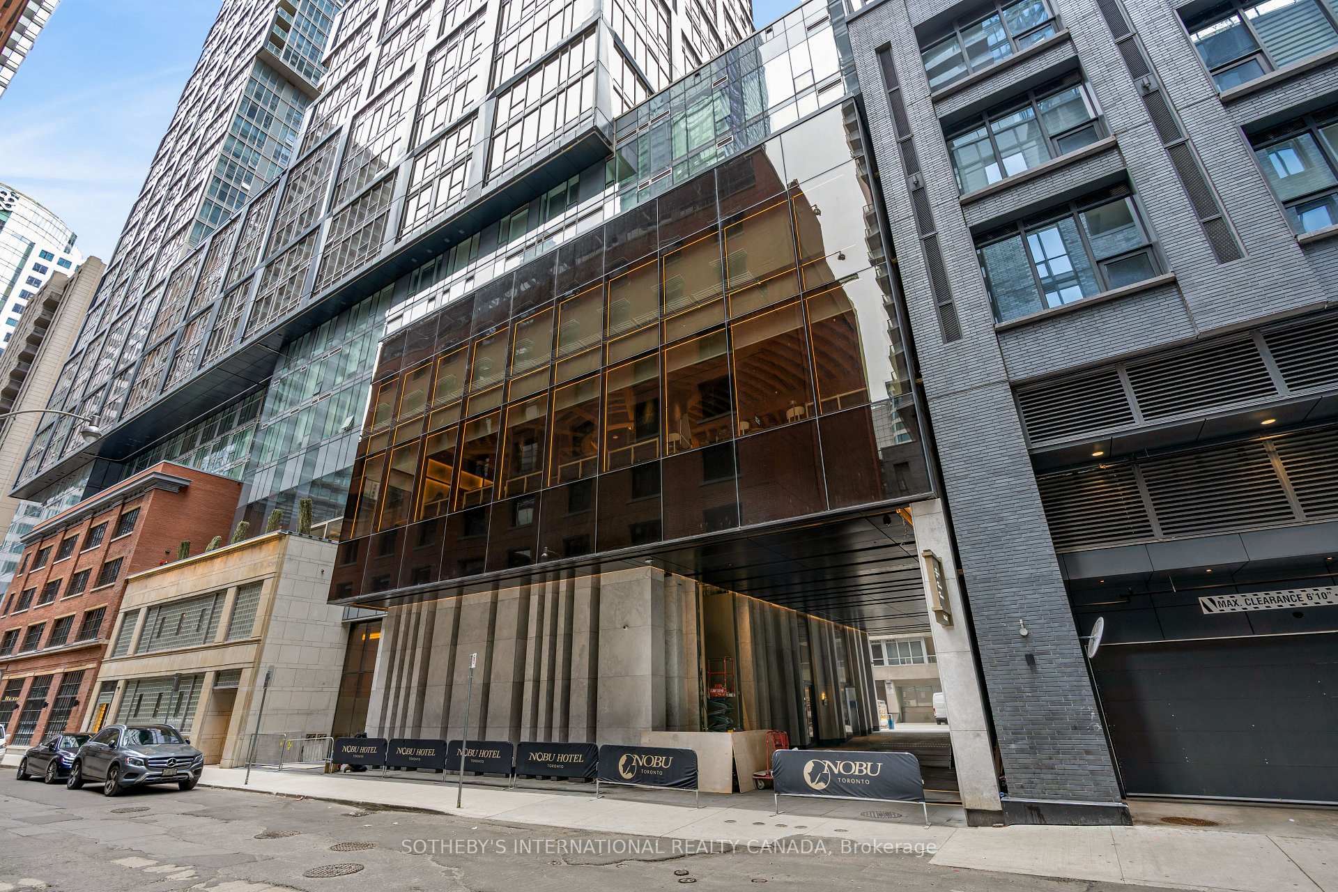 Front of Unit 2415, 35 Mercer Street