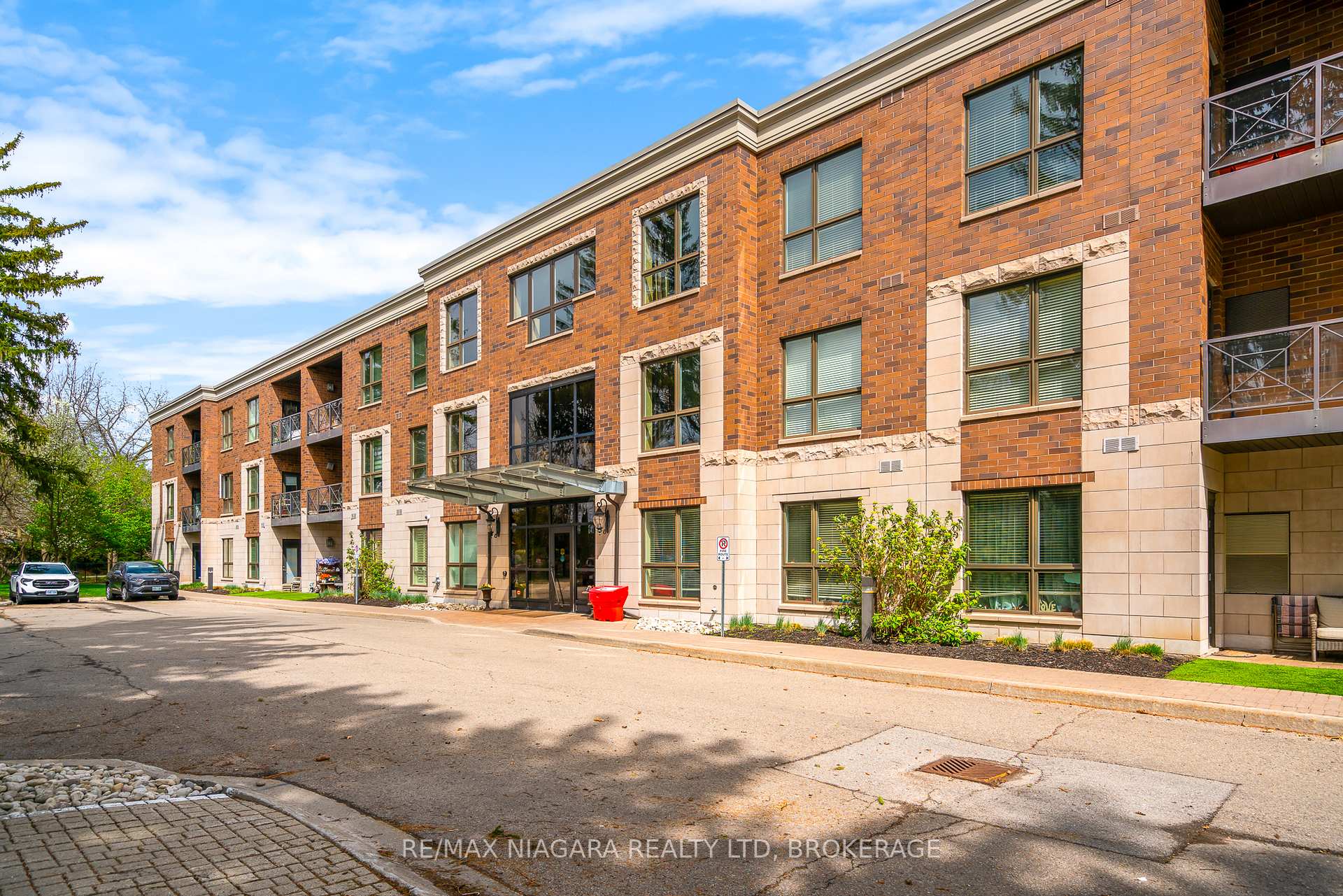 Front of Unit 206, 2799 St. Paul Avenue