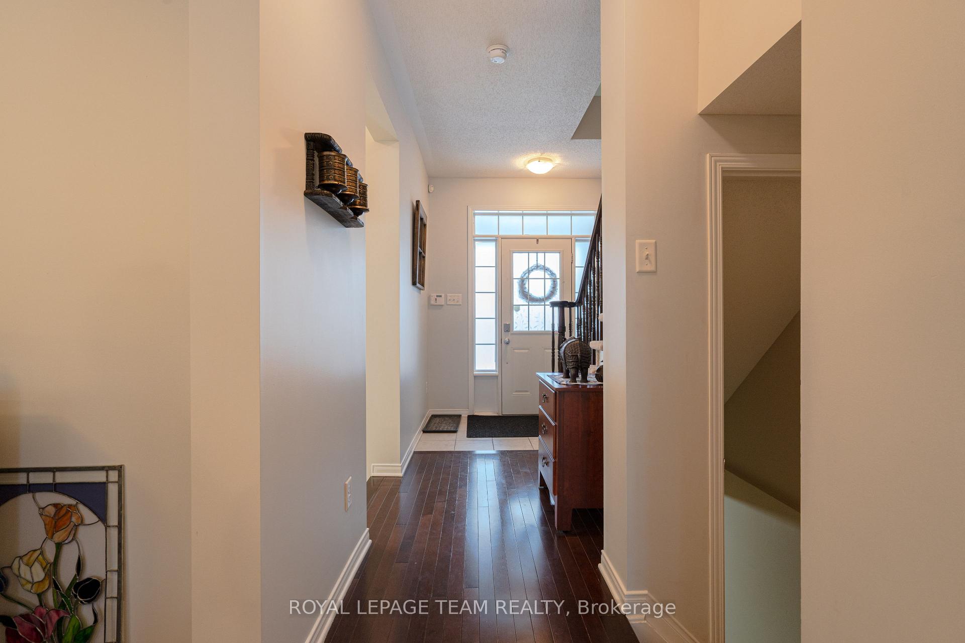 Photo 4 of 819 Tabaret Street, Ottawa, Kanata - Emerald Meadows/Trailwest — HOMEH