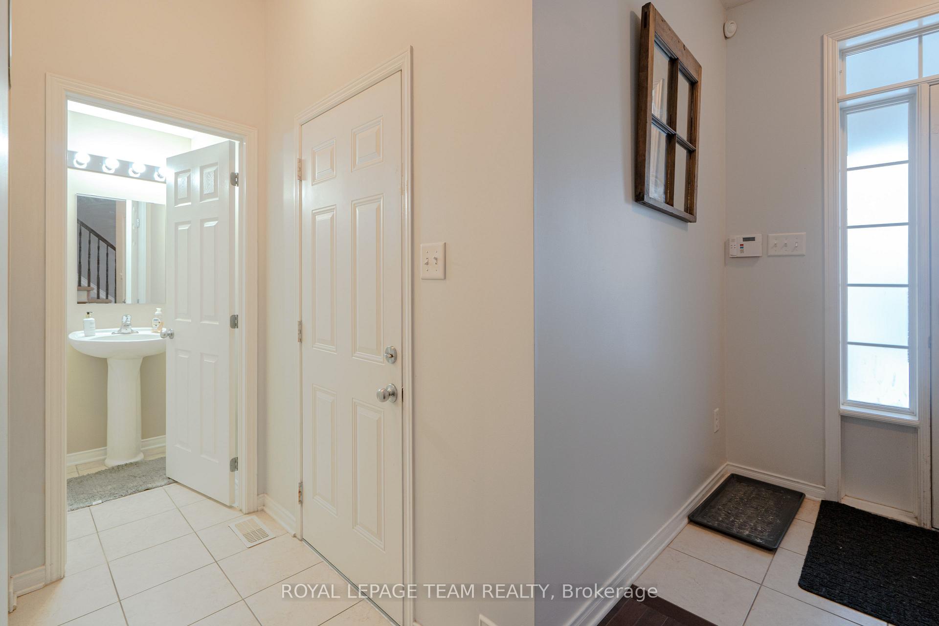 Photo 5 of 819 Tabaret Street, Ottawa, Kanata - Emerald Meadows/Trailwest — HOMEH