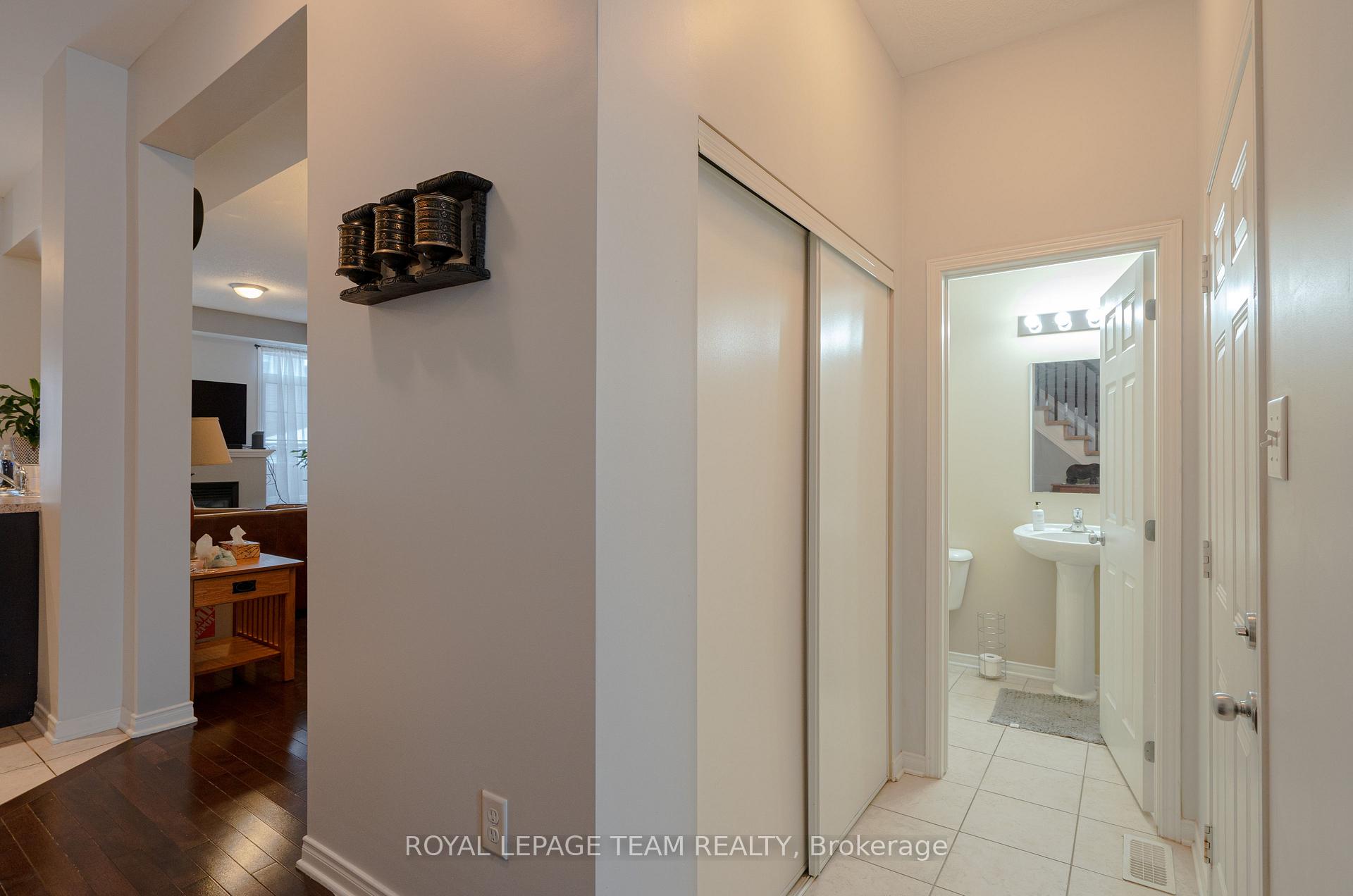 Photo 6 of 819 Tabaret Street, Ottawa, Kanata - Emerald Meadows/Trailwest — HOMEH