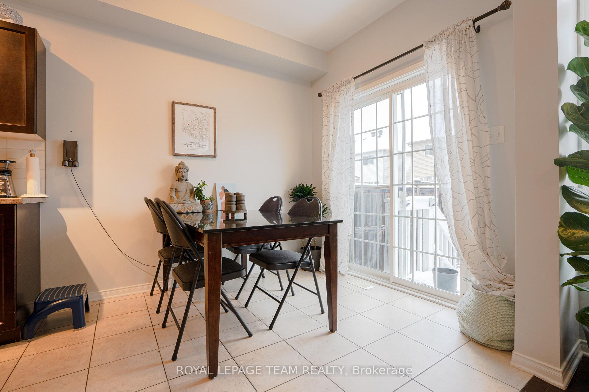 Photo 13 of 819 Tabaret Street, Ottawa, Kanata - Emerald Meadows/Trailwest — HOMEH