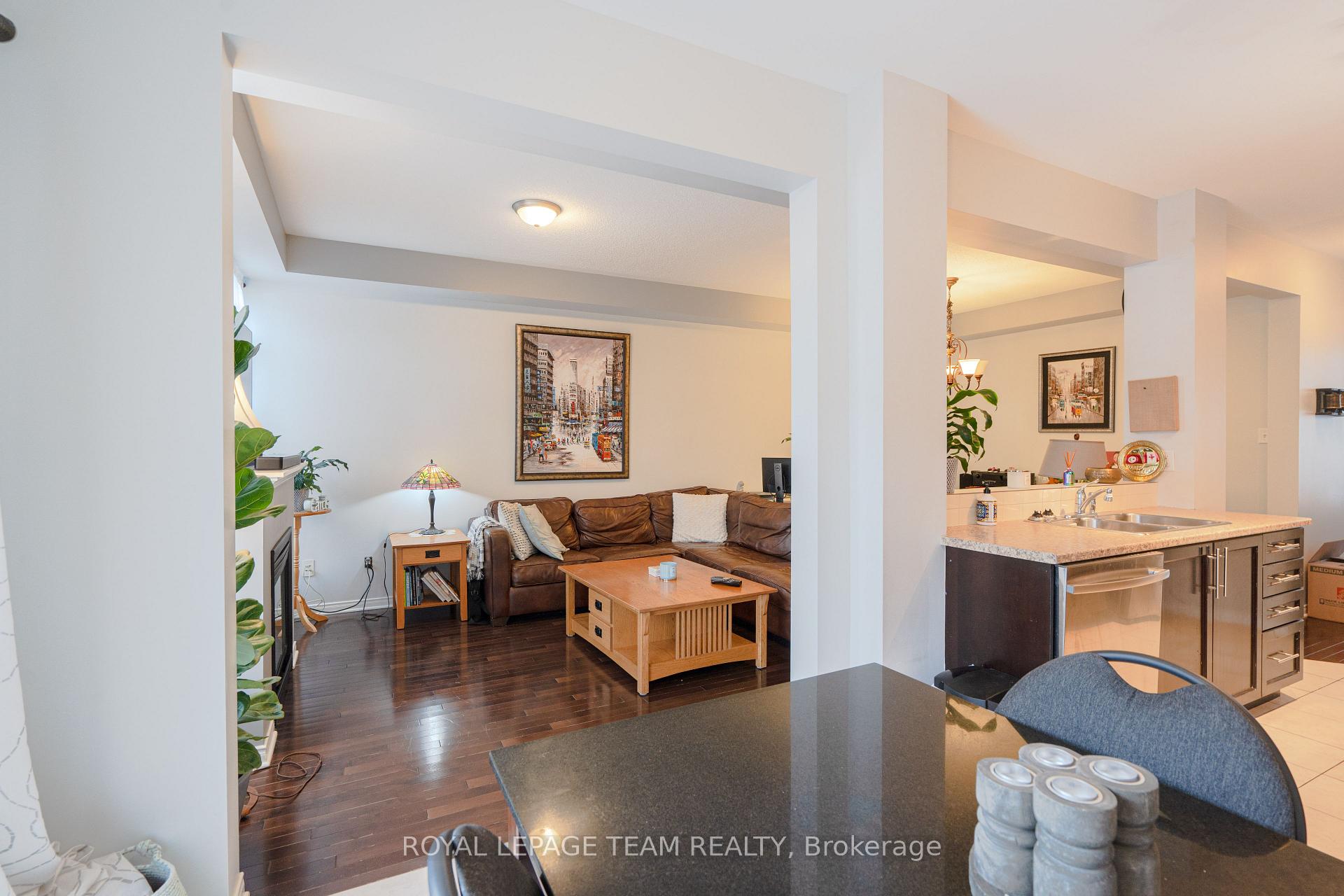 Photo 15 of 819 Tabaret Street, Ottawa, Kanata - Emerald Meadows/Trailwest — HOMEH