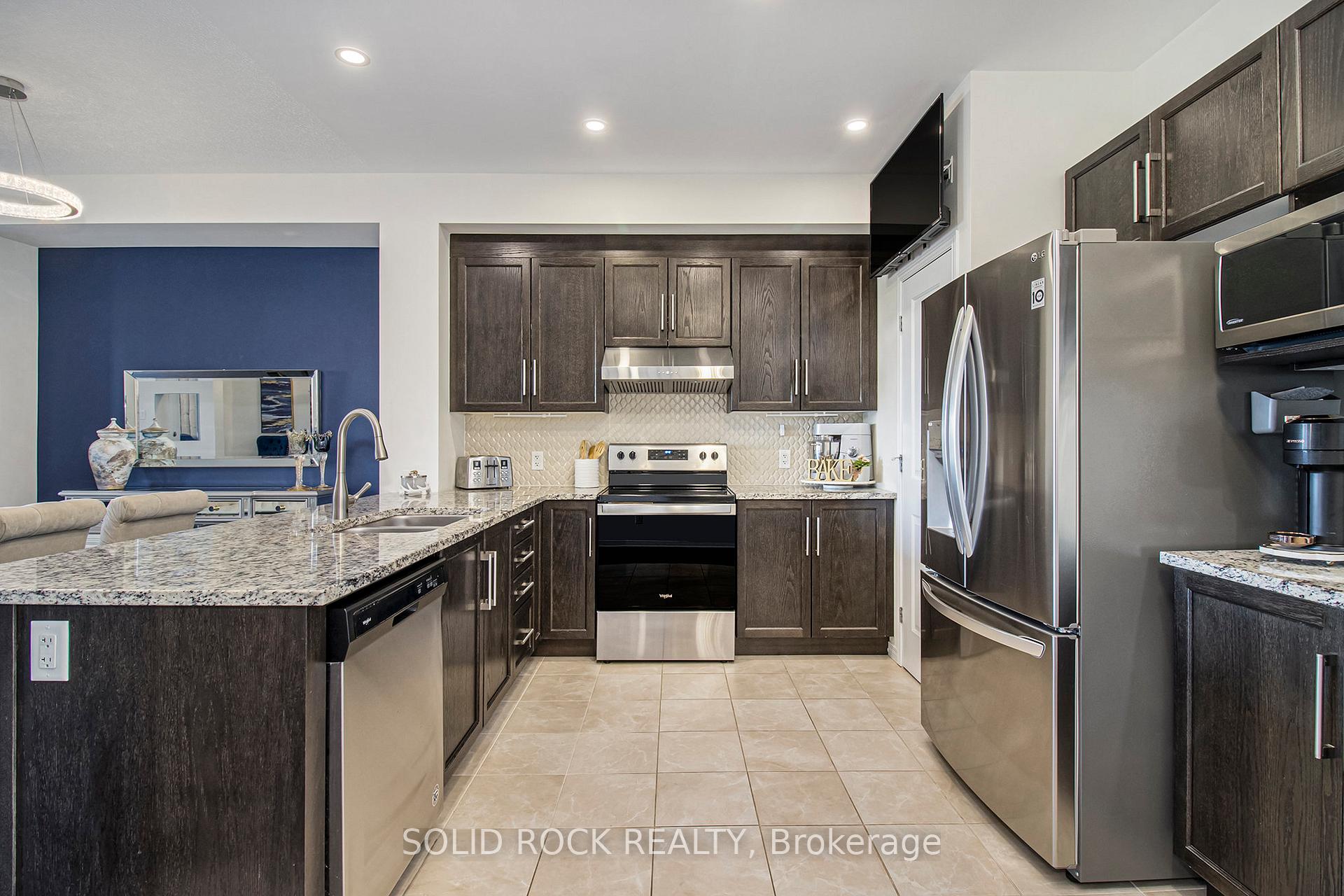 Photo 13 of 525 Cope Drive, Ottawa, Kanata - Emerald Meadows/Trailwest — HOMEH