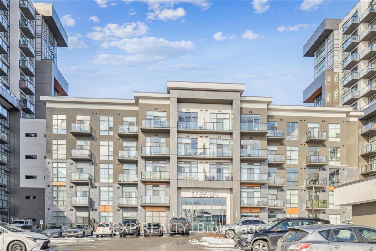 Front of Unit 115, 450 Dundas Street E