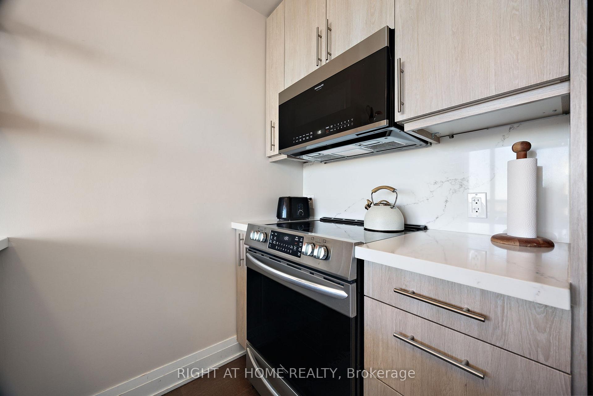 Photo 4 of Unit 1503, 530 St Clair Avenue, Toronto, Humewood-Cedarvale — HOMEH