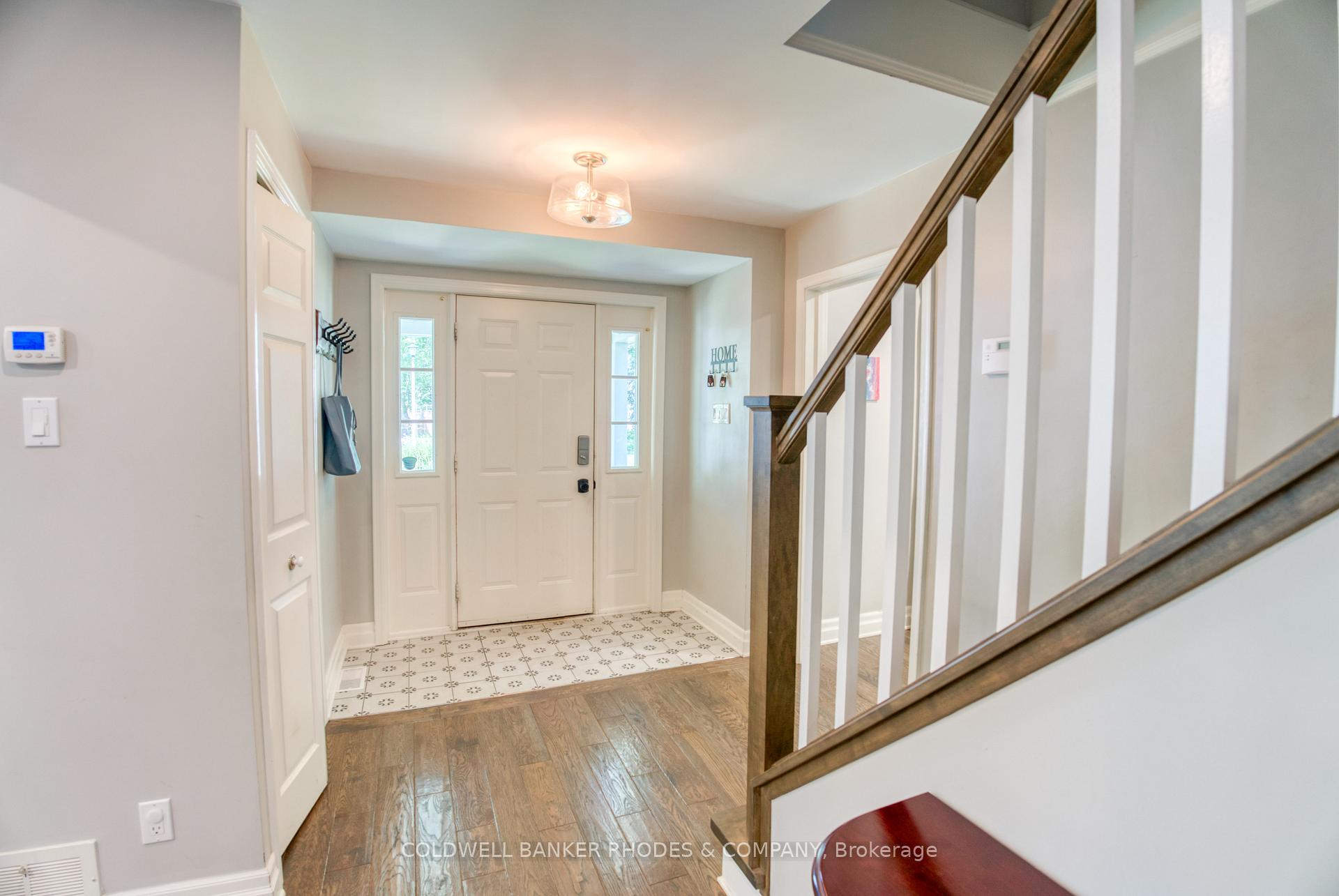 Photo 2 of 19 Kilbarry Crescent, Ottawa, Manor Park — HOMEH