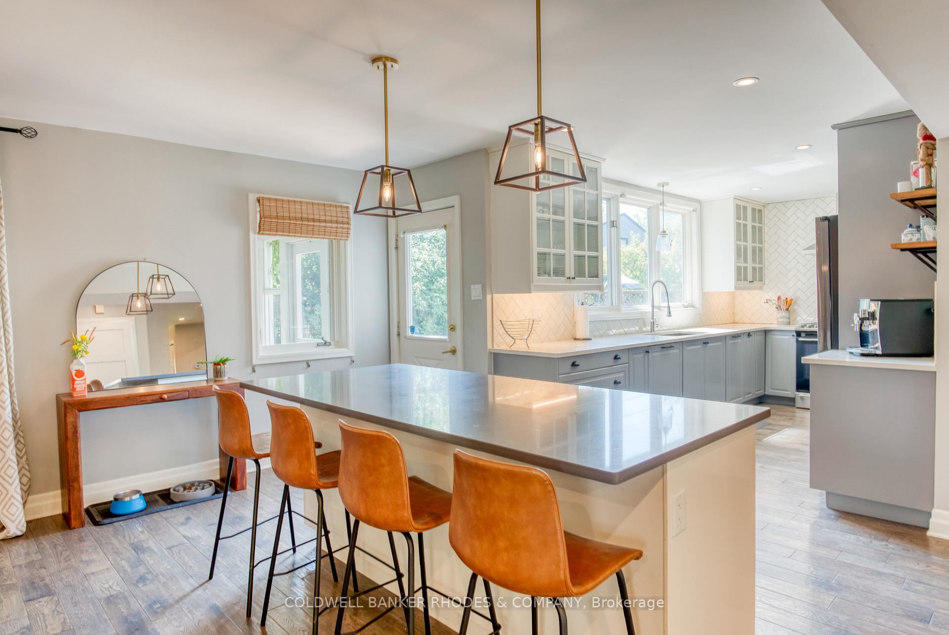 Photo 9 of 19 Kilbarry Crescent, Ottawa, Manor Park — HOMEH