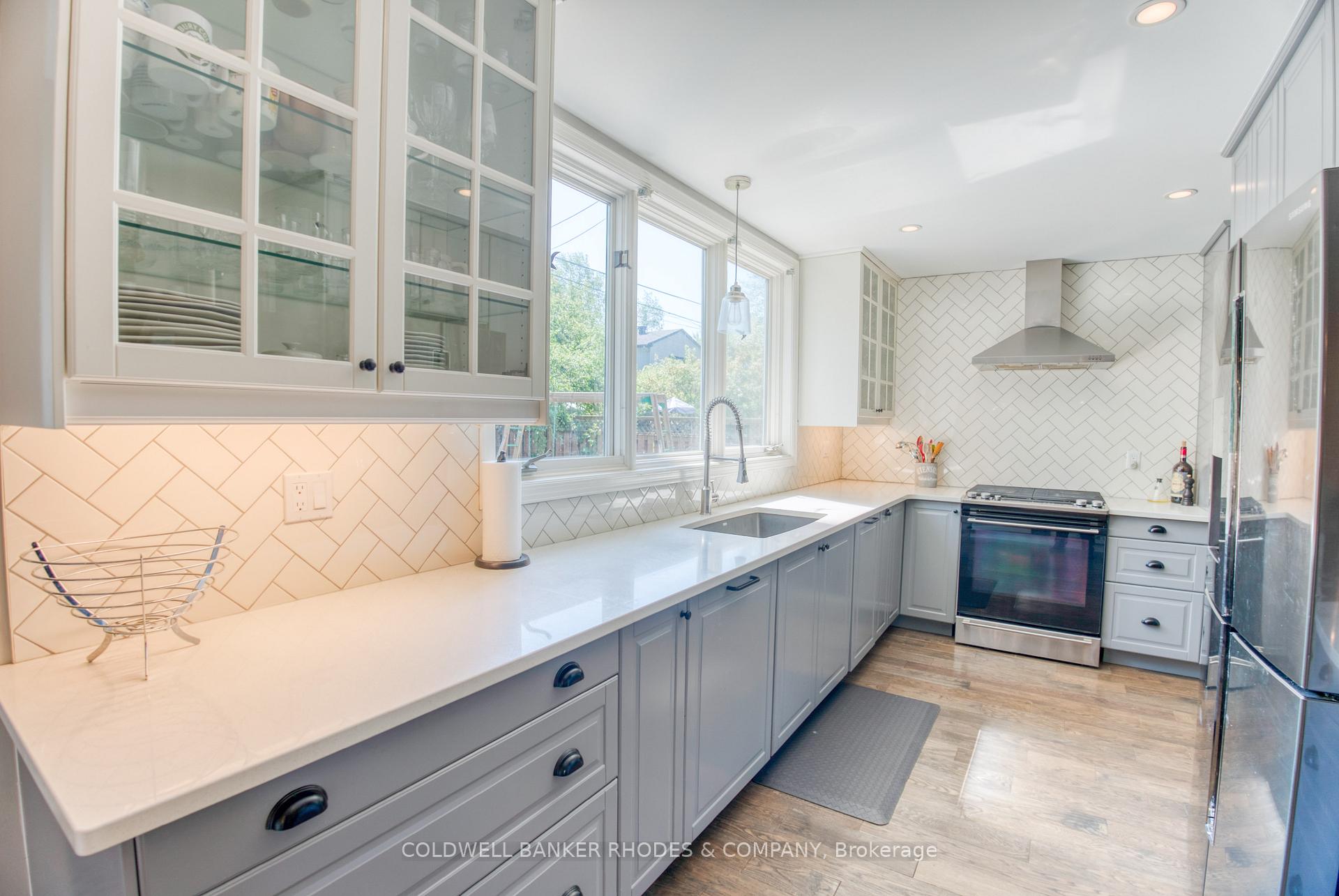Photo 11 of 19 Kilbarry Crescent, Ottawa, Manor Park — HOMEH