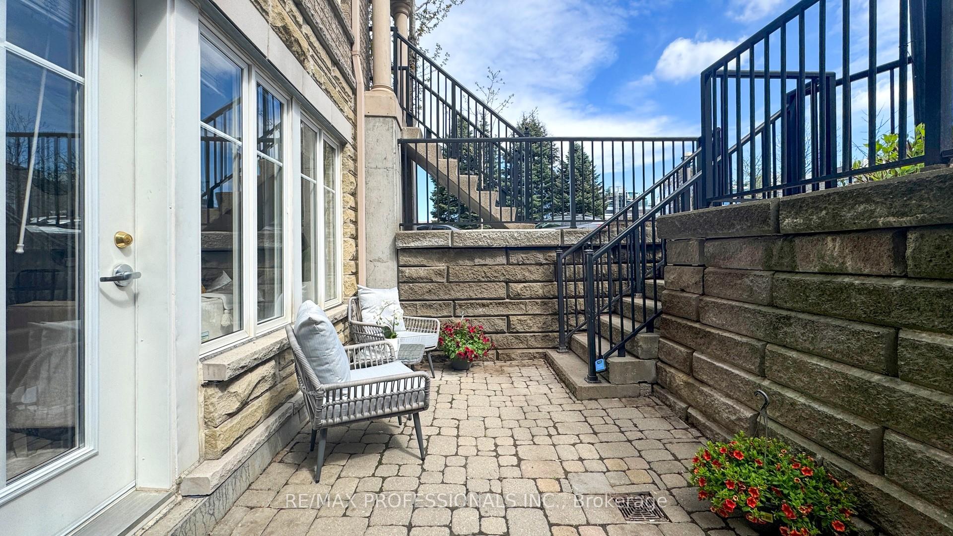 Photo 4 of Unit 302, 30 Western Battery Road, Toronto, Niagara — HOMEH
