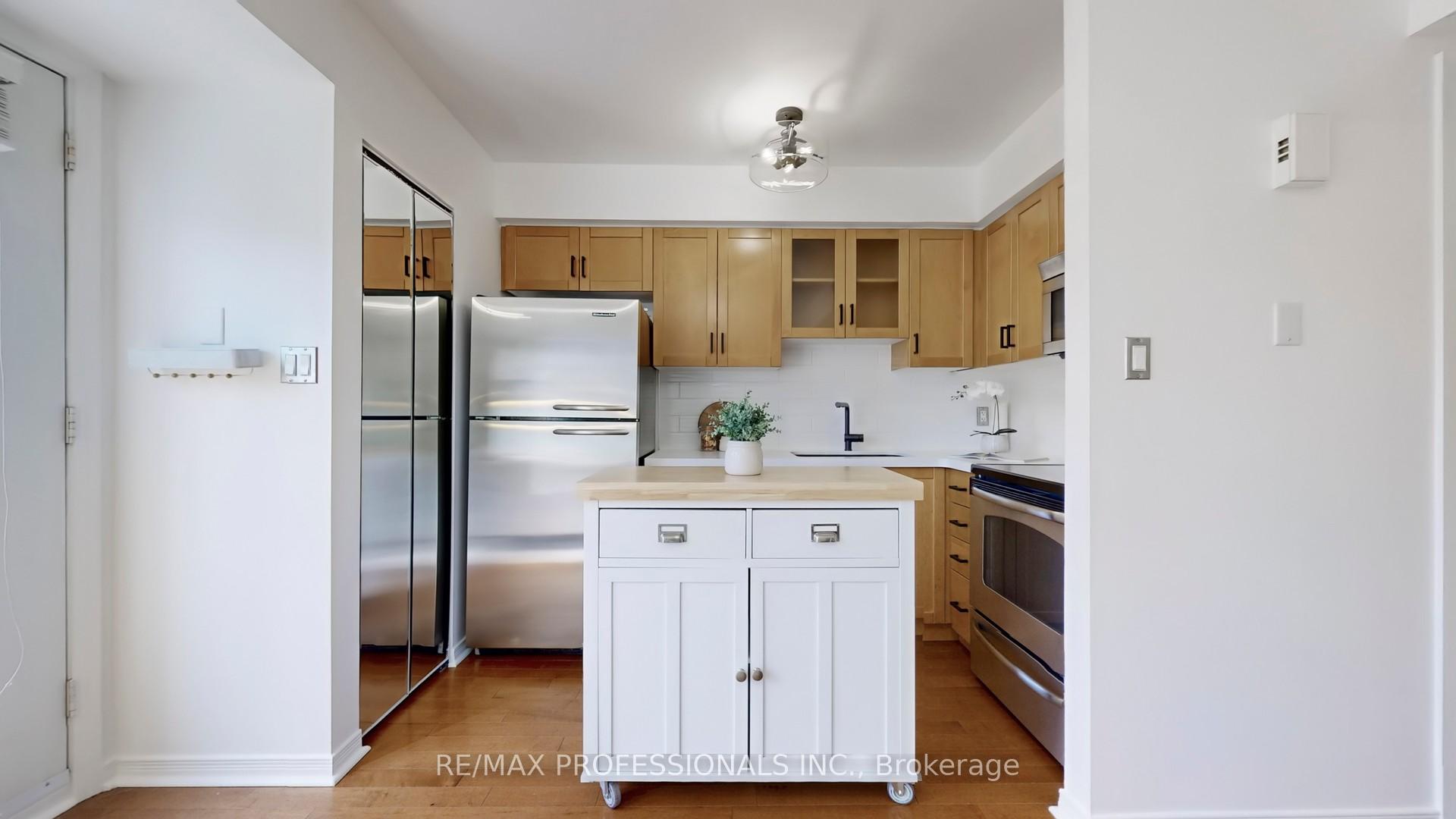 Photo 11 of Unit 302, 30 Western Battery Road, Toronto, Niagara — HOMEH