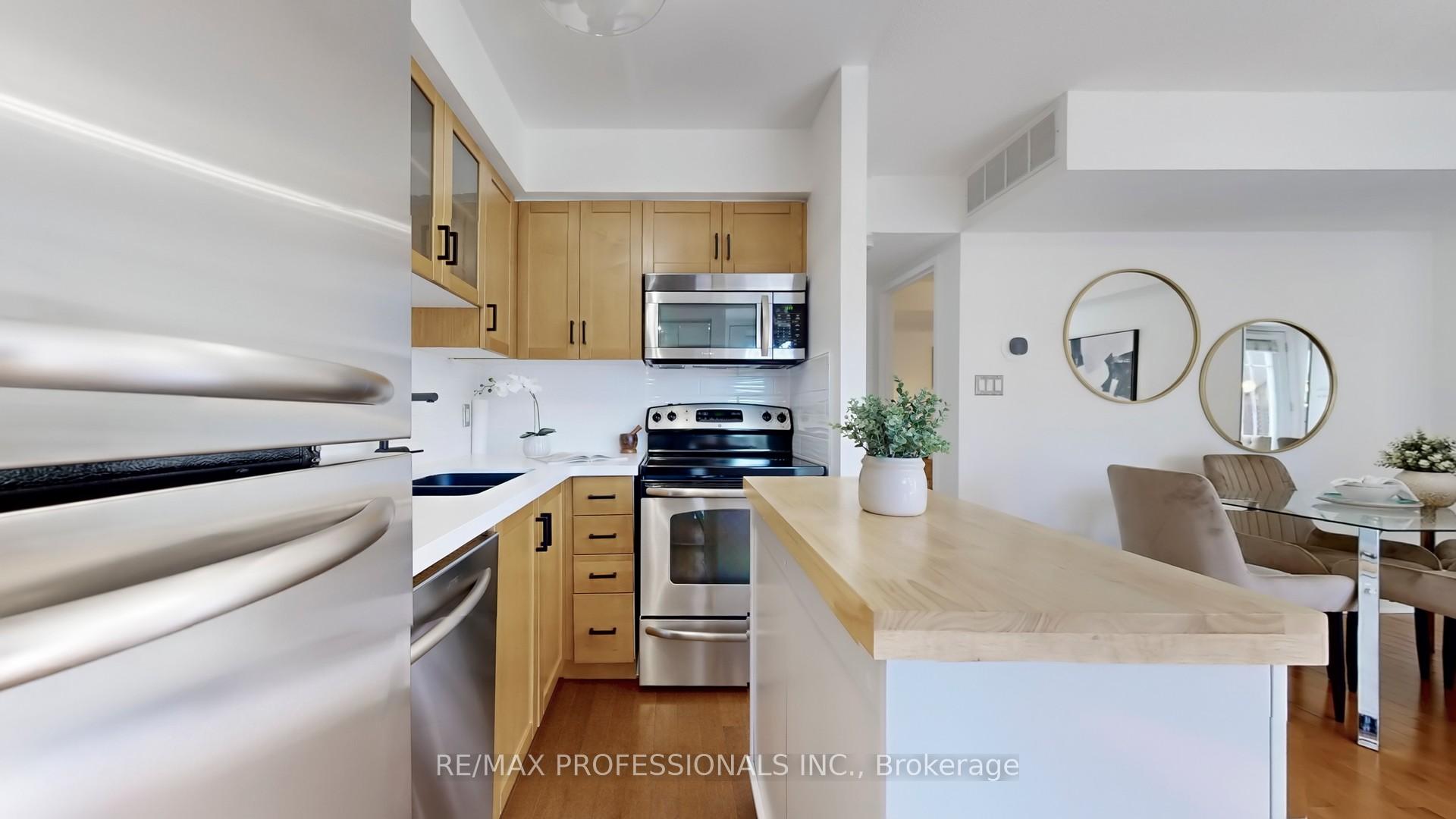 Photo 12 of Unit 302, 30 Western Battery Road, Toronto, Niagara — HOMEH