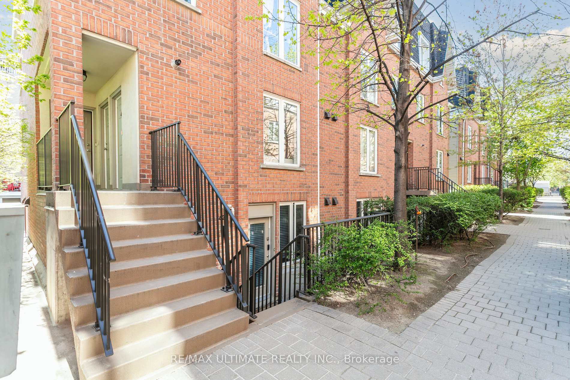Photo 2 of Unit TH426, 12 Douro Street, Toronto, Niagara — HOMEH