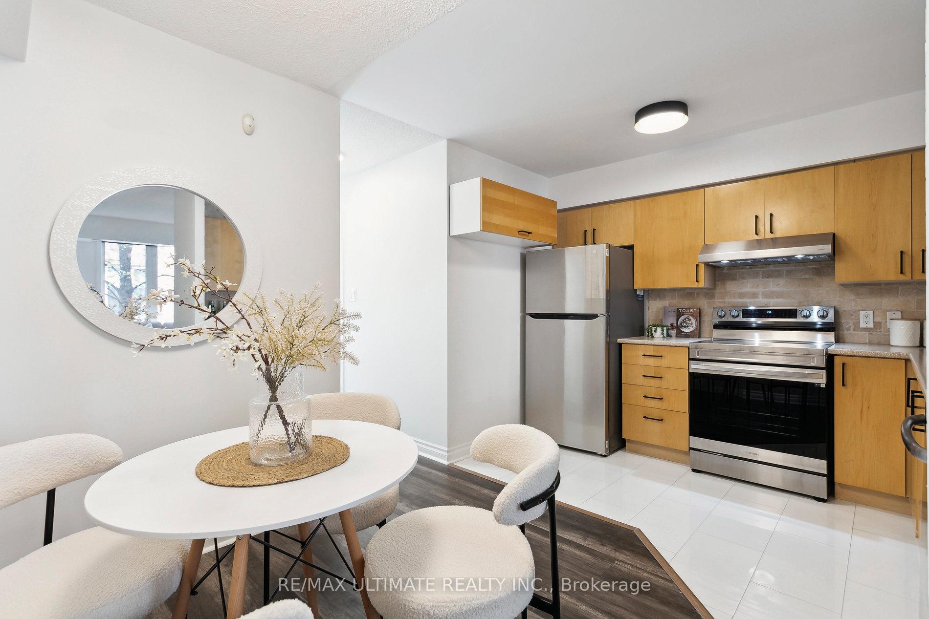 Photo 4 of Unit TH426, 12 Douro Street, Toronto, Niagara — HOMEH