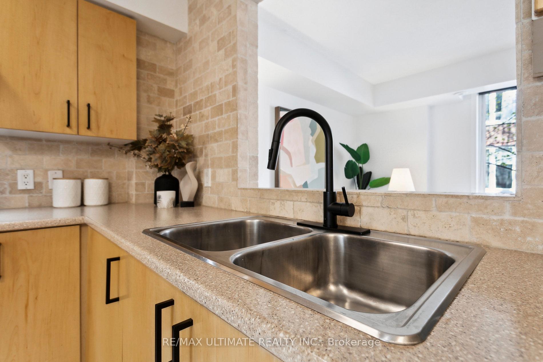 Photo 26 of Unit TH426, 12 Douro Street, Toronto, Niagara — HOMEH