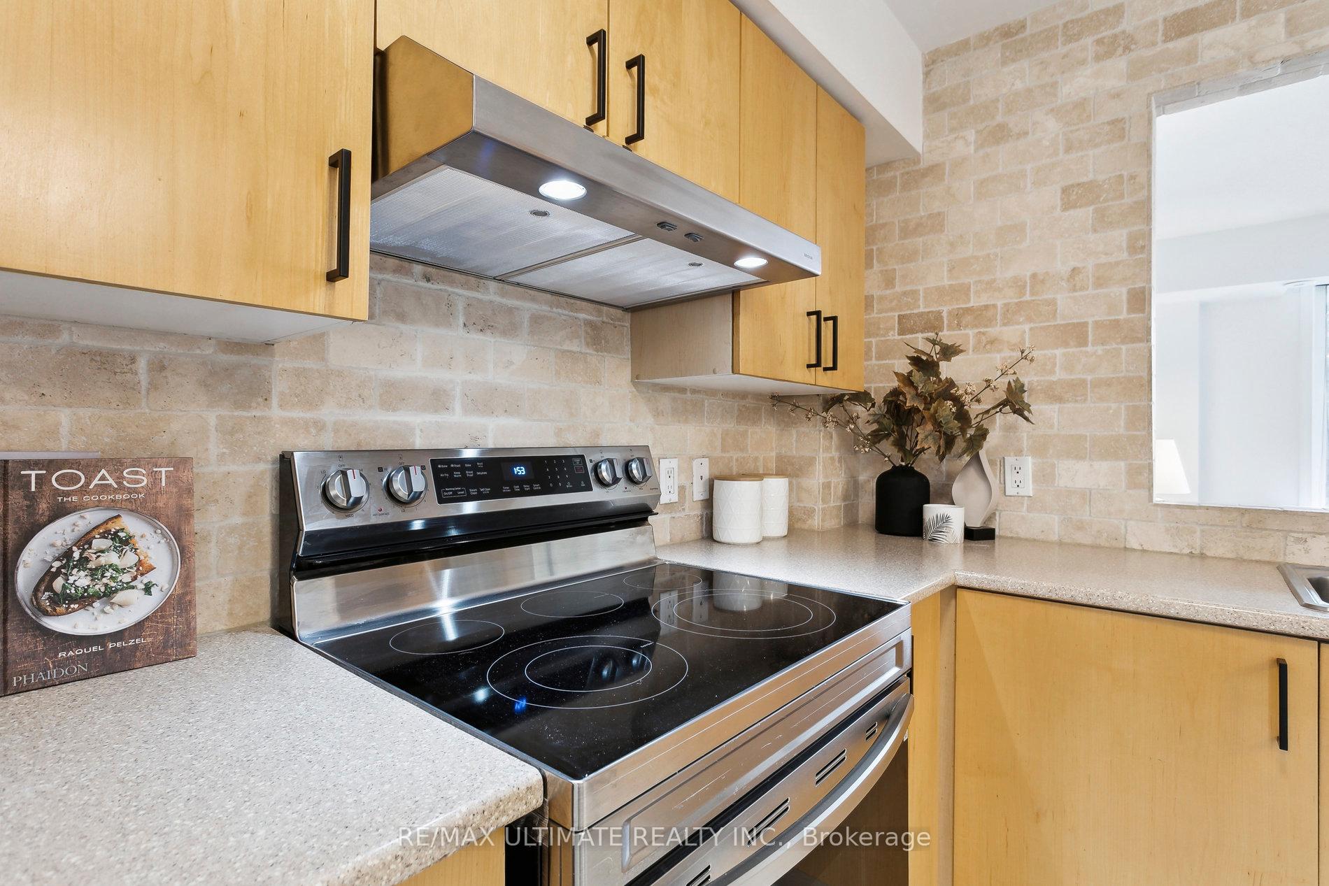 Photo 9 of Unit TH426, 12 Douro Street, Toronto, Niagara — HOMEH