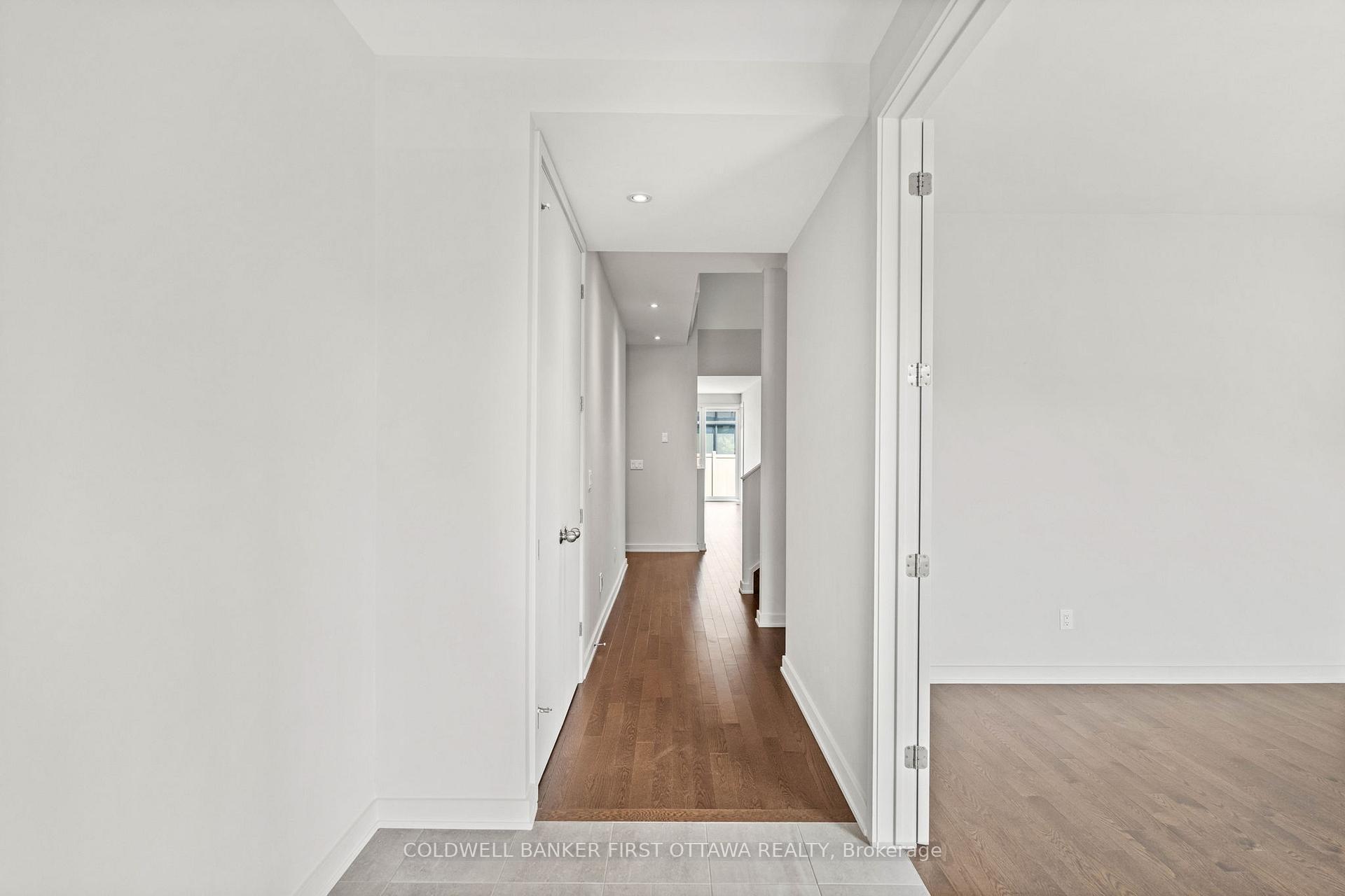 Photo 5 of 945 Islington Way, Ottawa, Leitrim — HOMEH