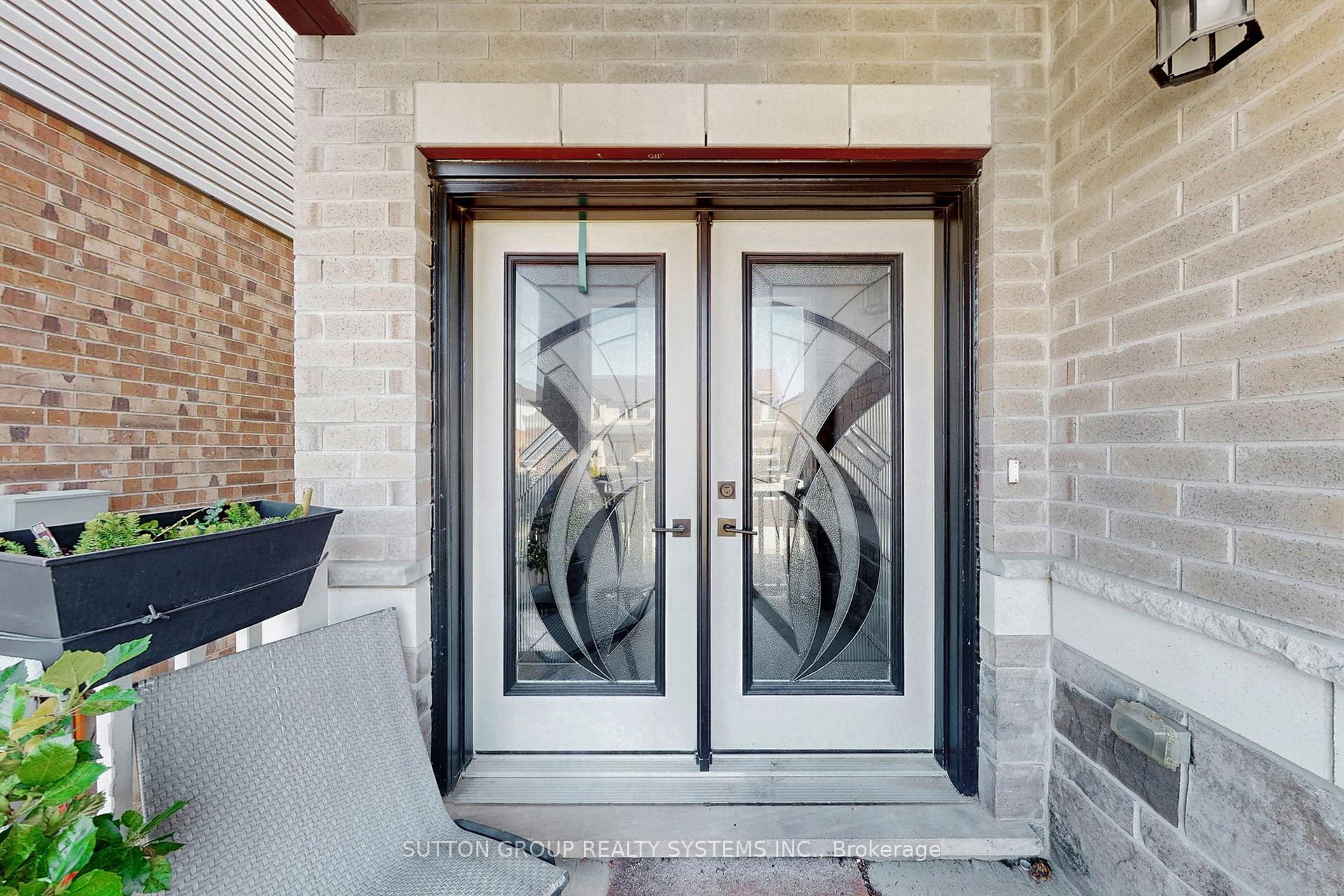 Photo 2 of 621 Florencedale Crescent, Kitchener — HOMEH