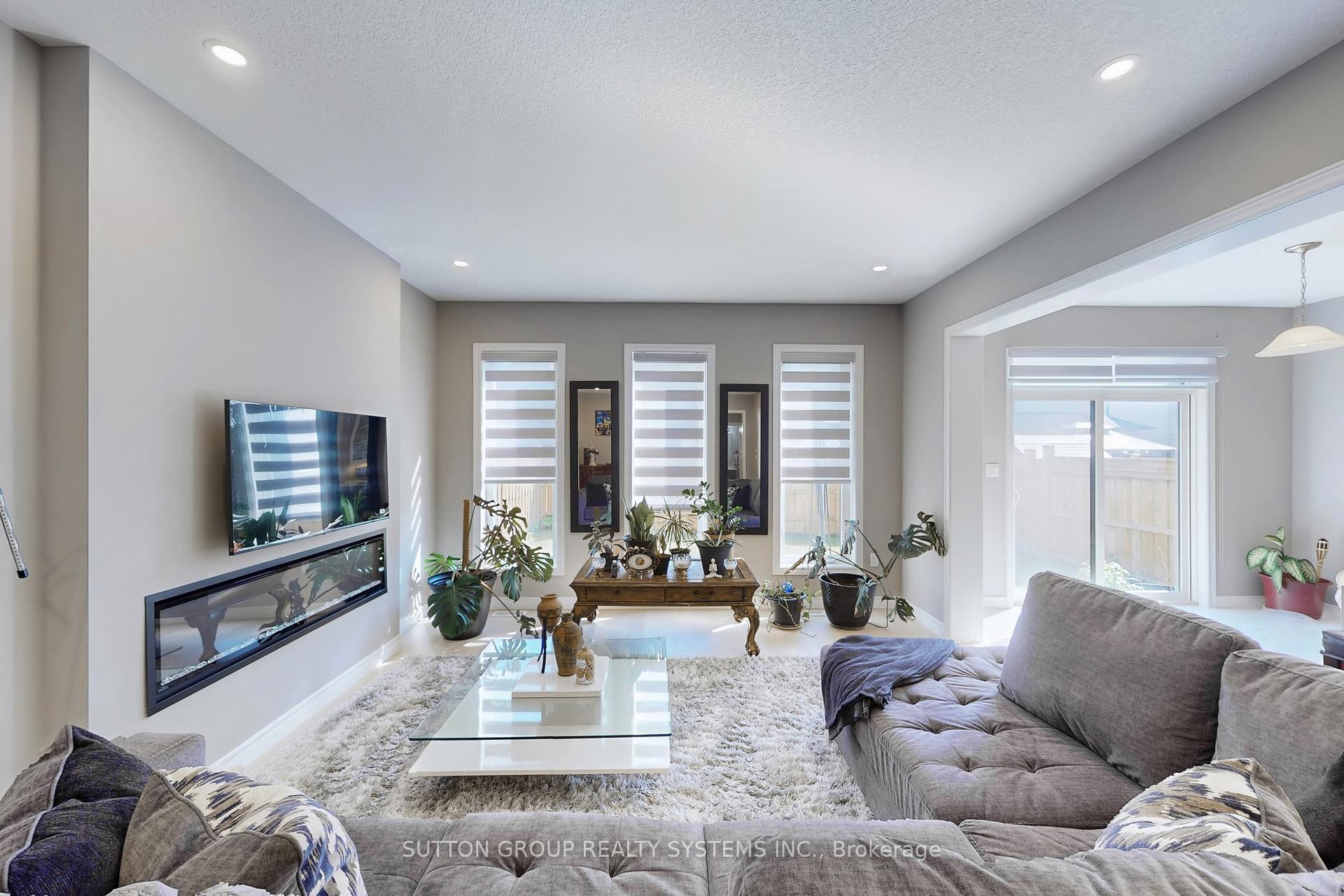 Photo 4 of 621 Florencedale Crescent, Kitchener — HOMEH