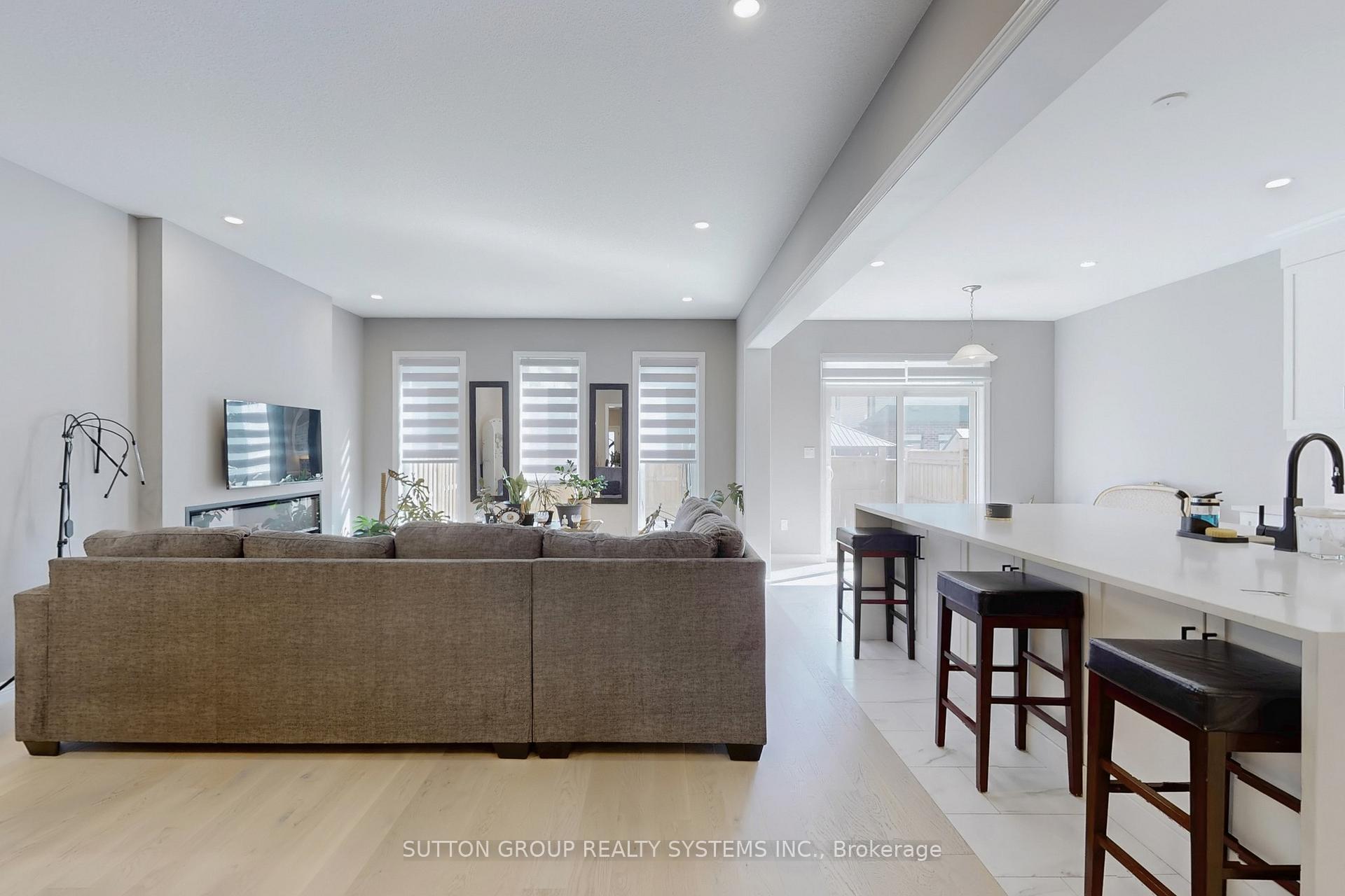 Photo 5 of 621 Florencedale Crescent, Kitchener — HOMEH
