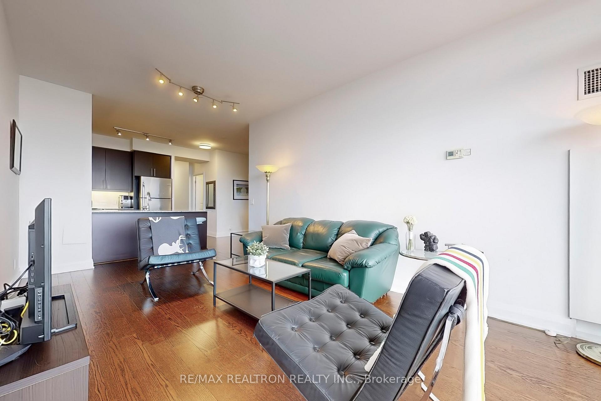 Photo 12 of Unit 1701, 530 St Clair Avenue W, Toronto, Humewood-Cedarvale — HOMEH