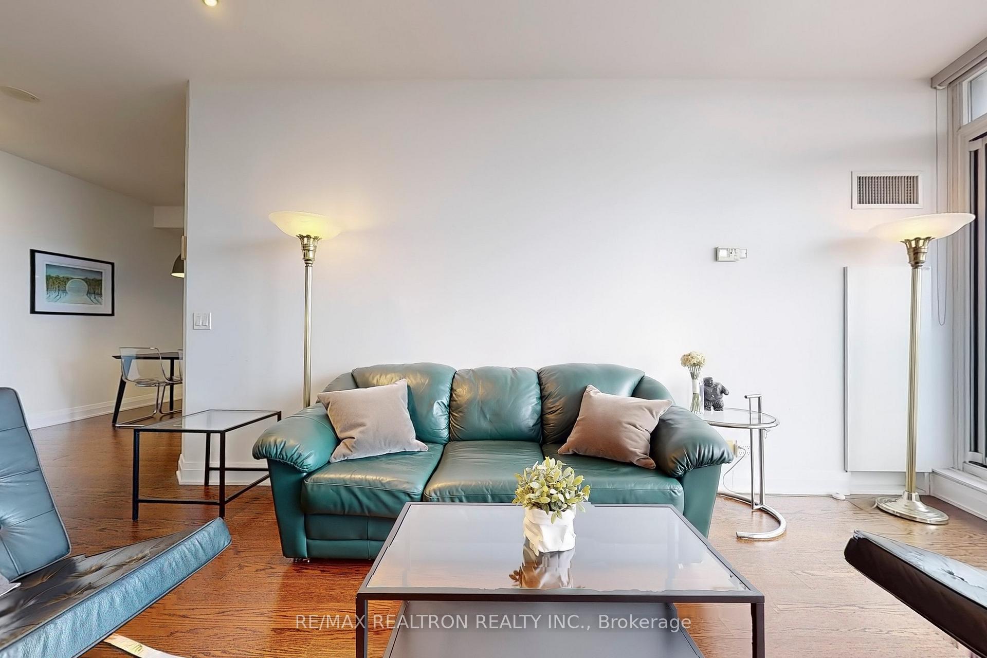 Photo 10 of Unit 1701, 530 St Clair Avenue W, Toronto, Humewood-Cedarvale — HOMEH