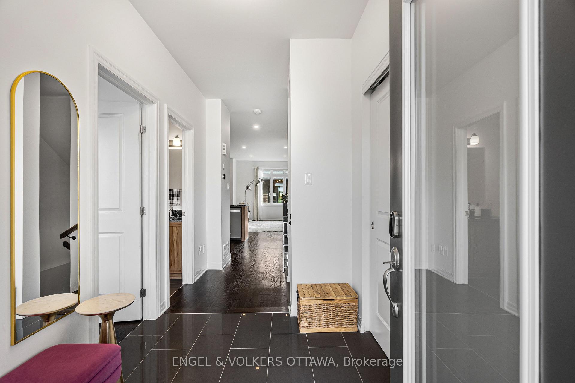 Photo 3 of 606 Mikinak Road, Ottawa, CFB Rockcliffe and Area — HOMEH