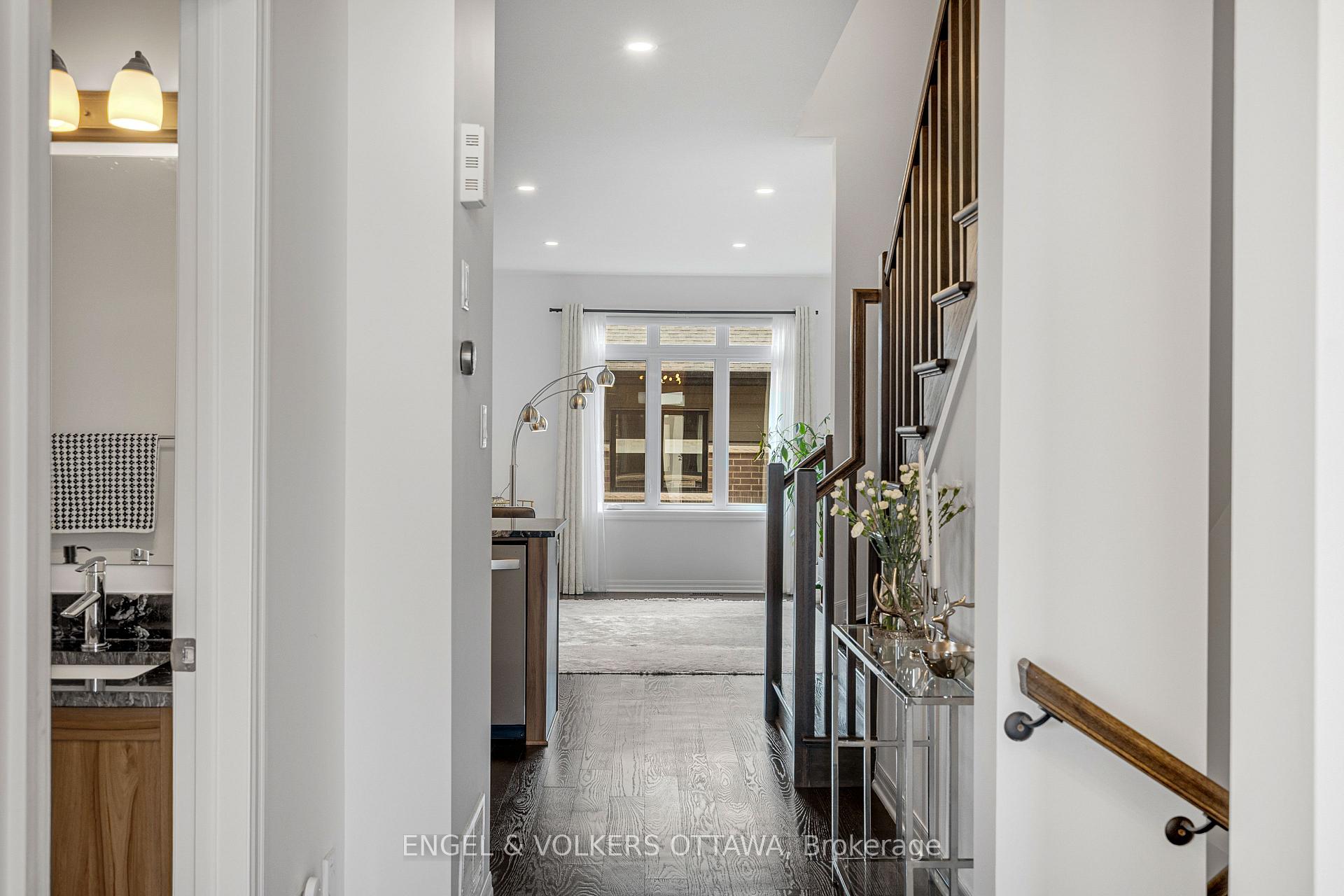 Photo 4 of 606 Mikinak Road, Ottawa, CFB Rockcliffe and Area — HOMEH
