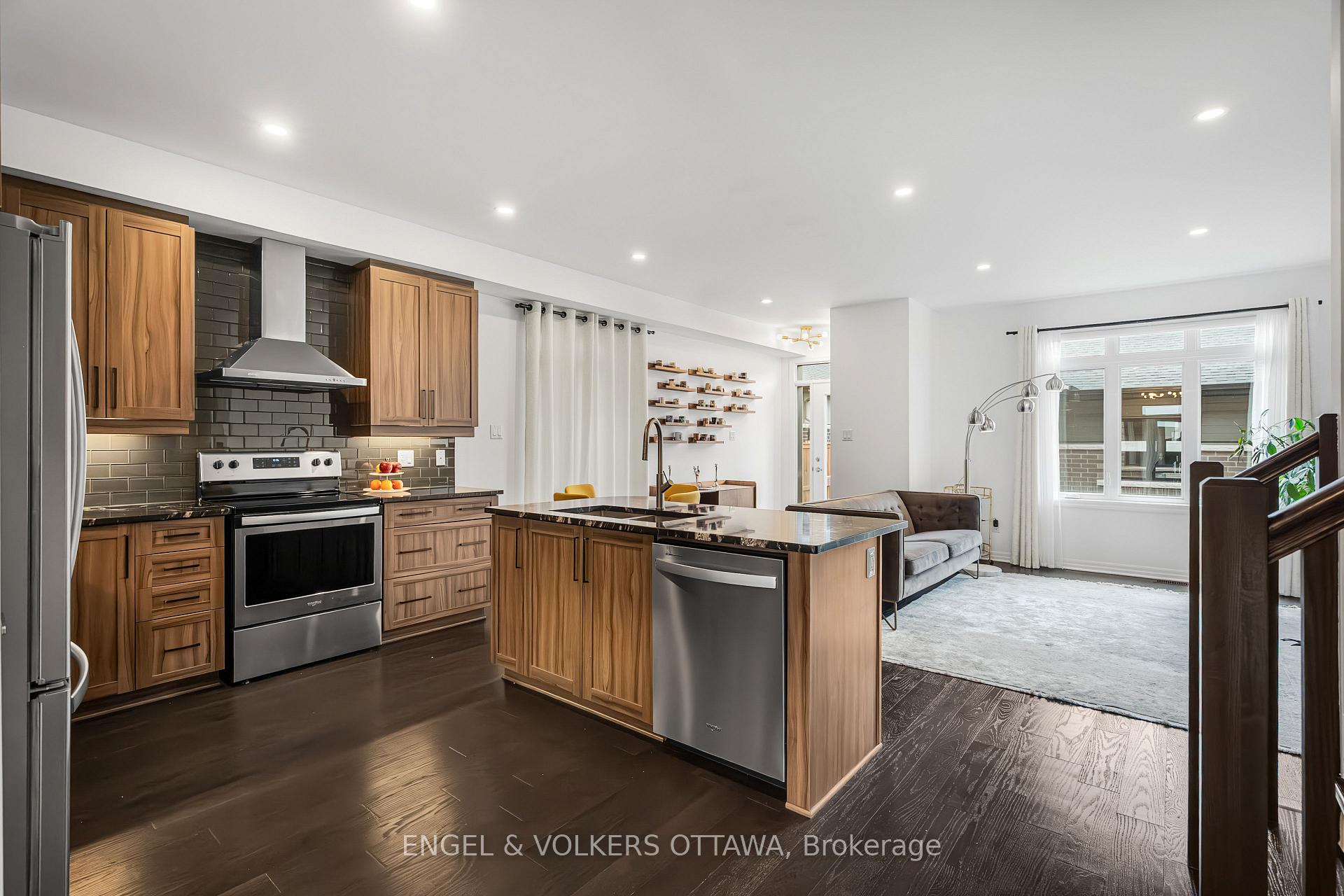 Photo 5 of 606 Mikinak Road, Ottawa, CFB Rockcliffe and Area — HOMEH