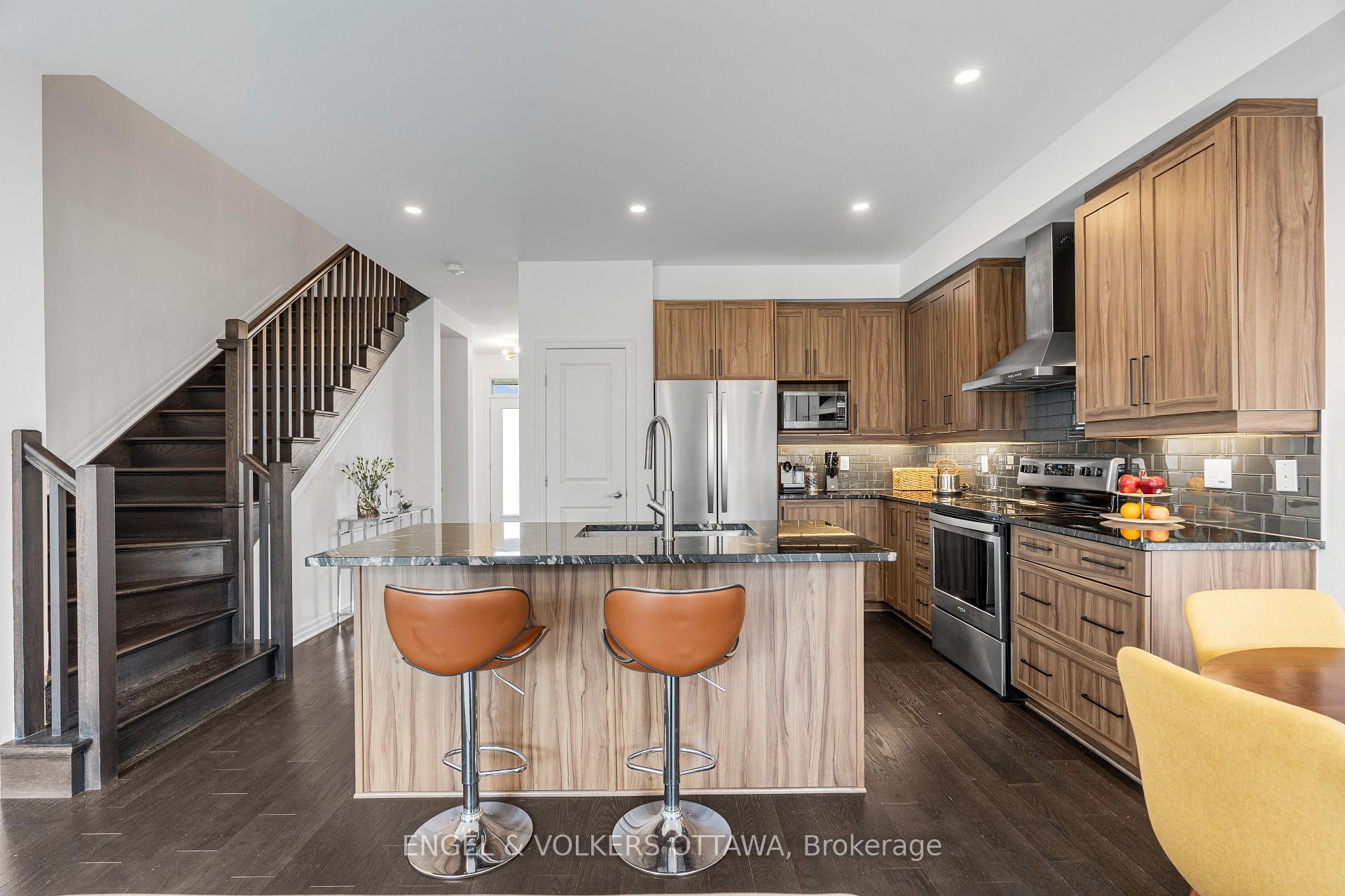 Photo 7 of 606 Mikinak Road, Ottawa, CFB Rockcliffe and Area — HOMEH