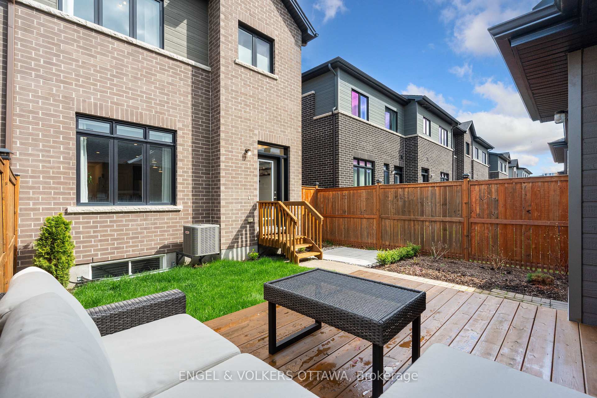 Photo 30 of 606 Mikinak Road, Ottawa, CFB Rockcliffe and Area — HOMEH