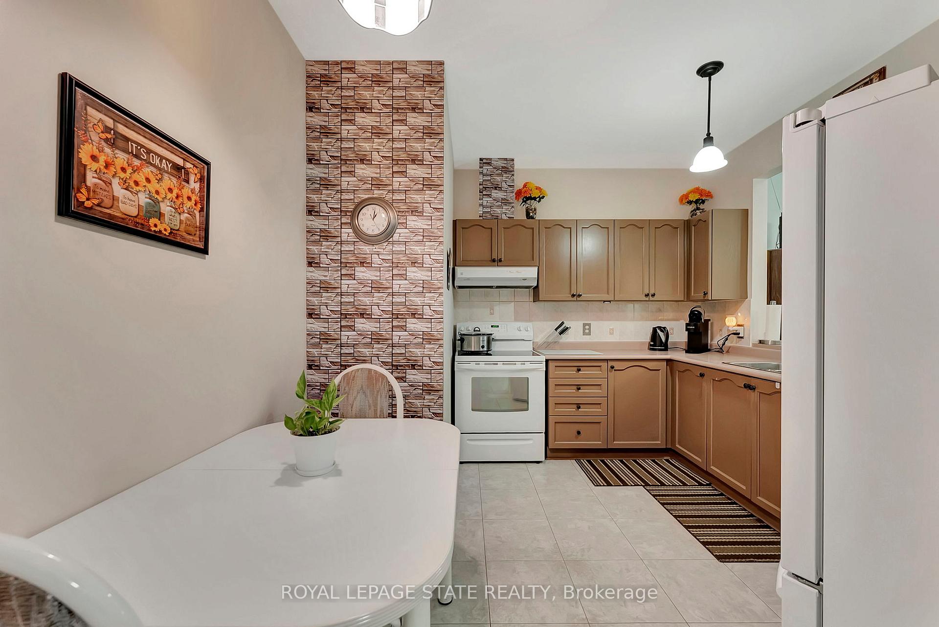 Photo 3 of 94 Sandollar Drive, Hamilton, Rural Glanbrook — HOMEH