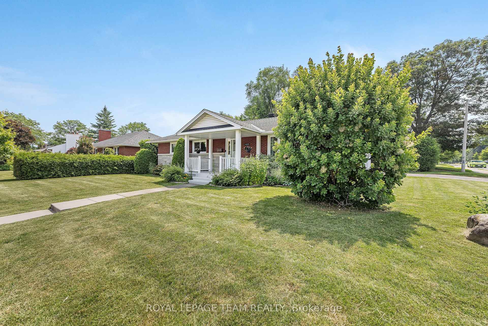Photo 2 of 1830 Kerr Avenue, Ottawa, McKellar Heights — HOMEH