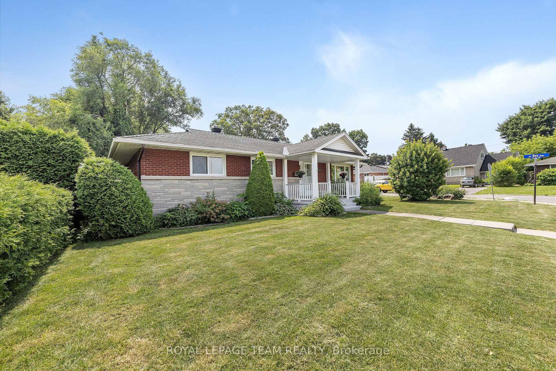 Photo 3 of 1830 Kerr Avenue, Ottawa, McKellar Heights — HOMEH