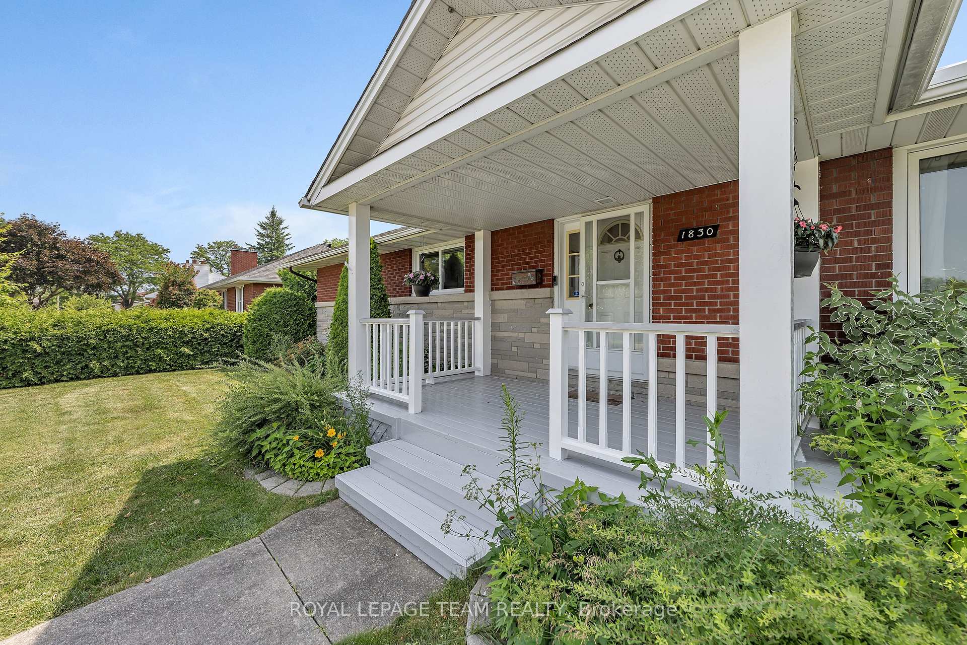 Photo 4 of 1830 Kerr Avenue, Ottawa, McKellar Heights — HOMEH