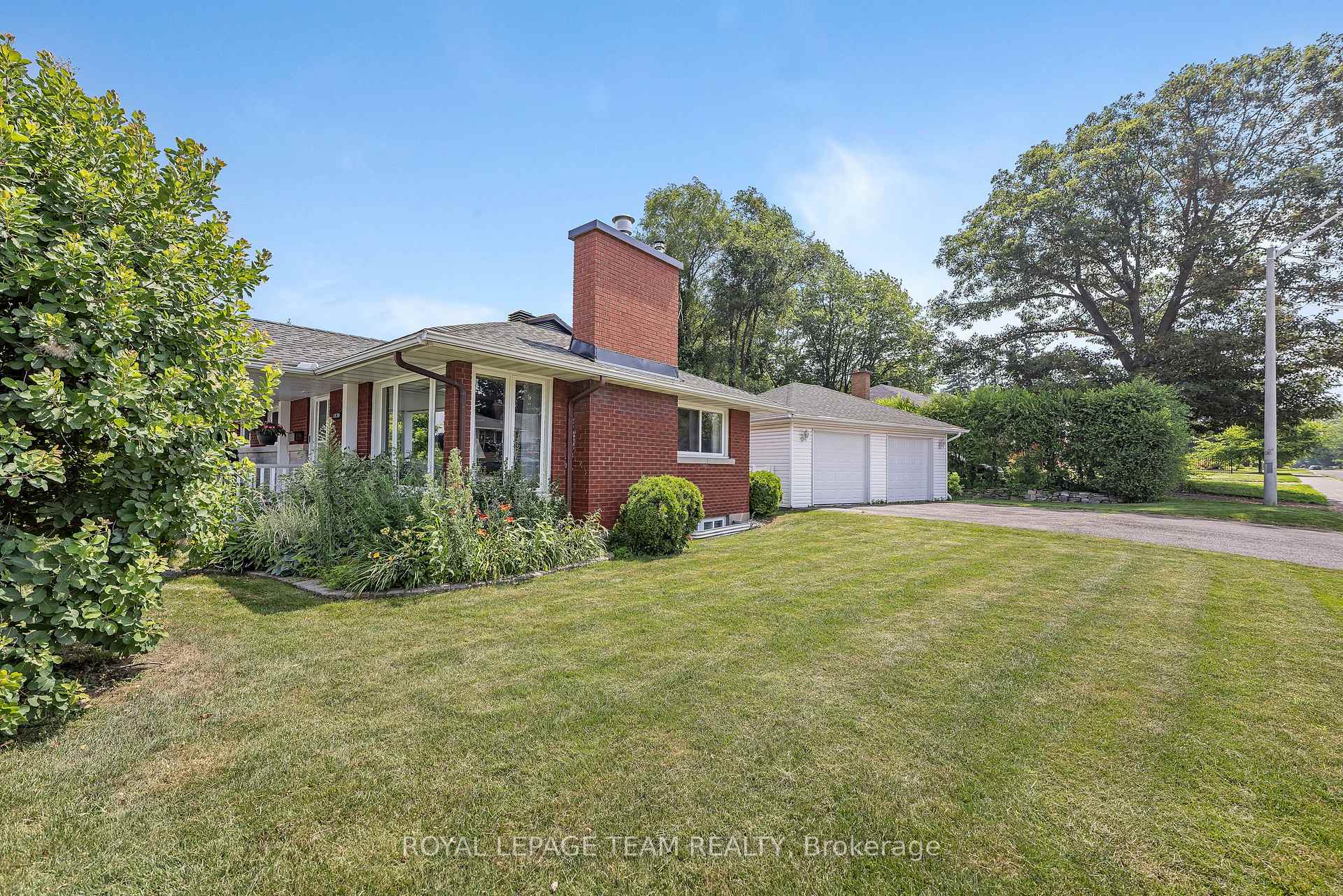 Photo 5 of 1830 Kerr Avenue, Ottawa, McKellar Heights — HOMEH