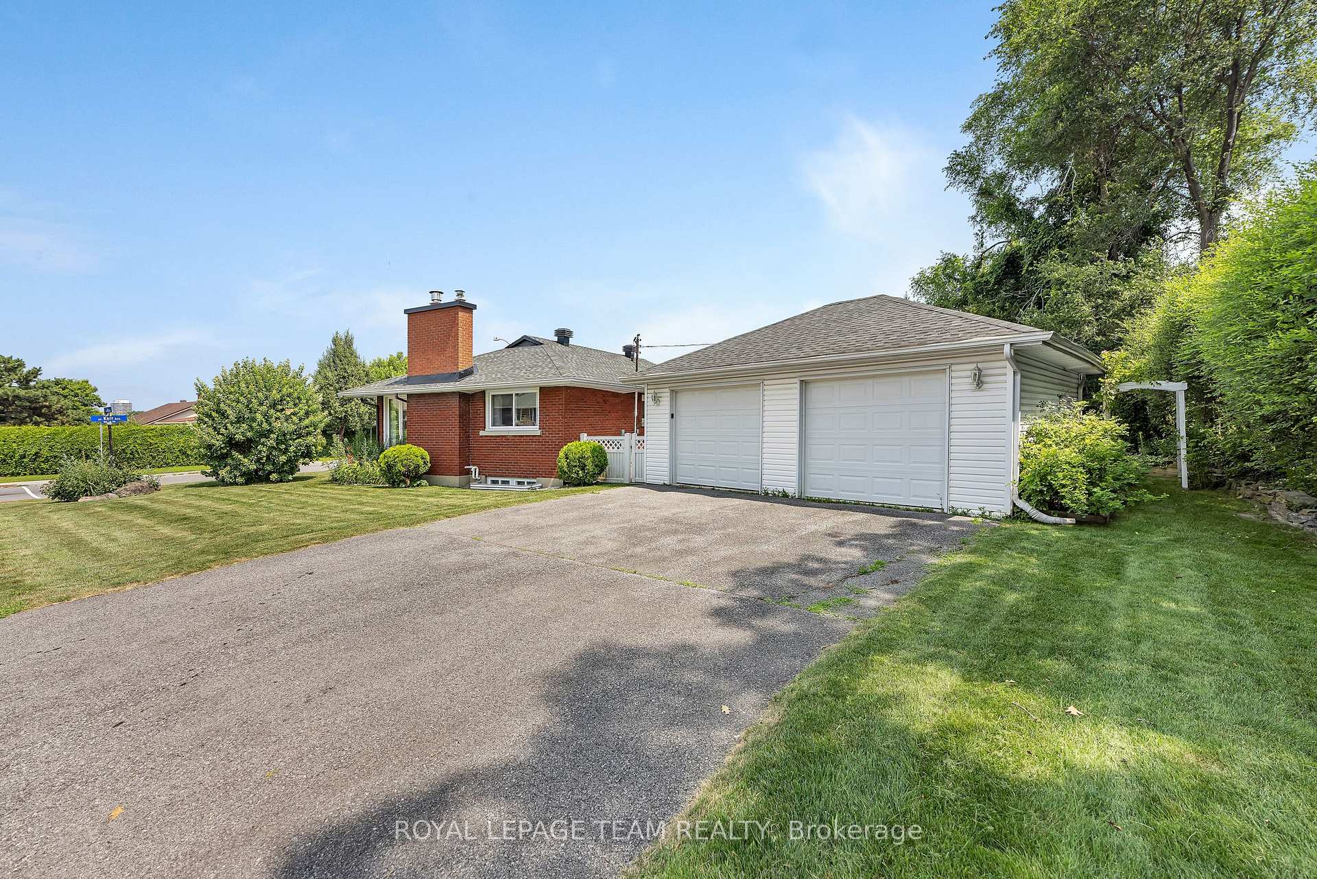 Photo 6 of 1830 Kerr Avenue, Ottawa, McKellar Heights — HOMEH