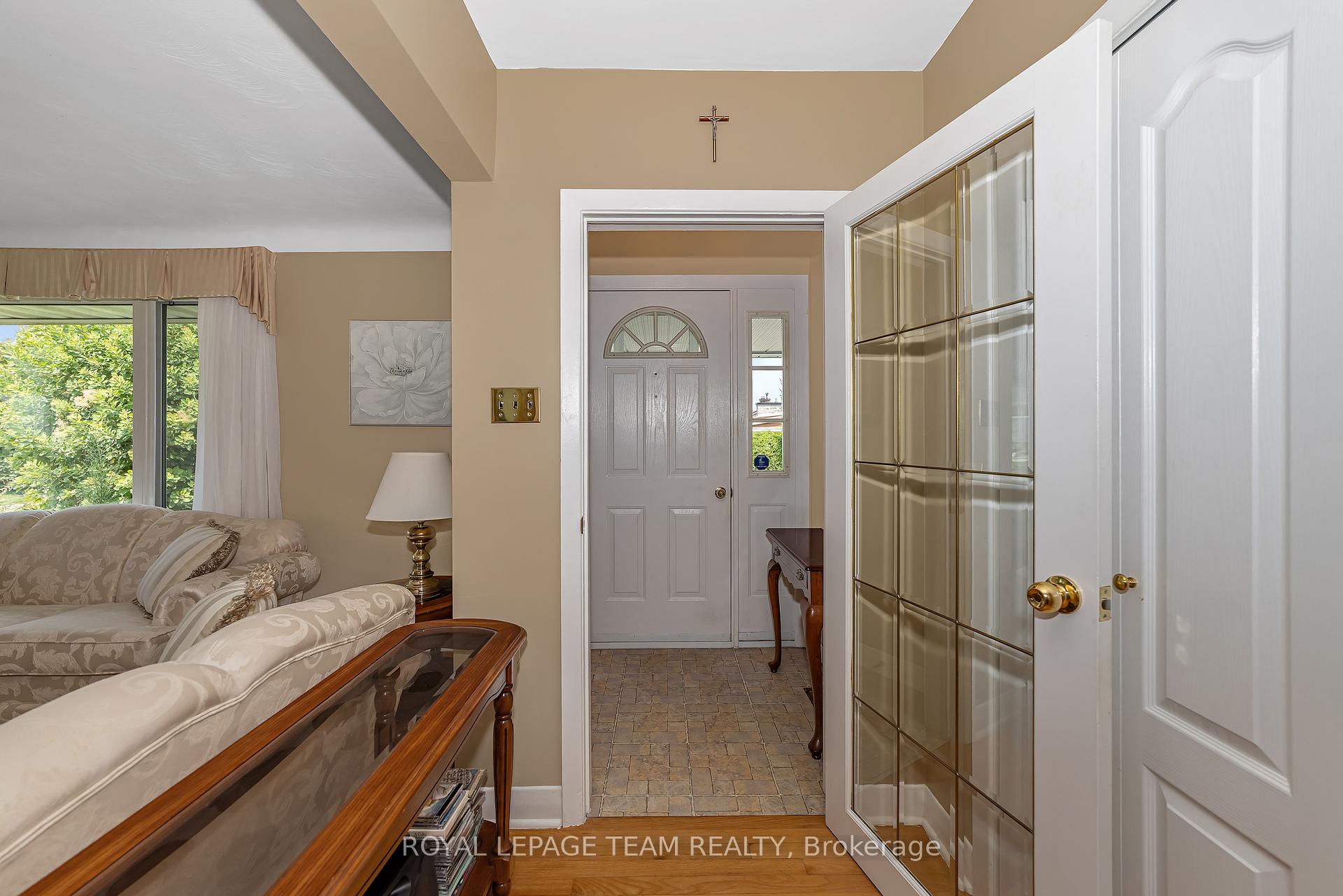 Photo 7 of 1830 Kerr Avenue, Ottawa, McKellar Heights — HOMEH