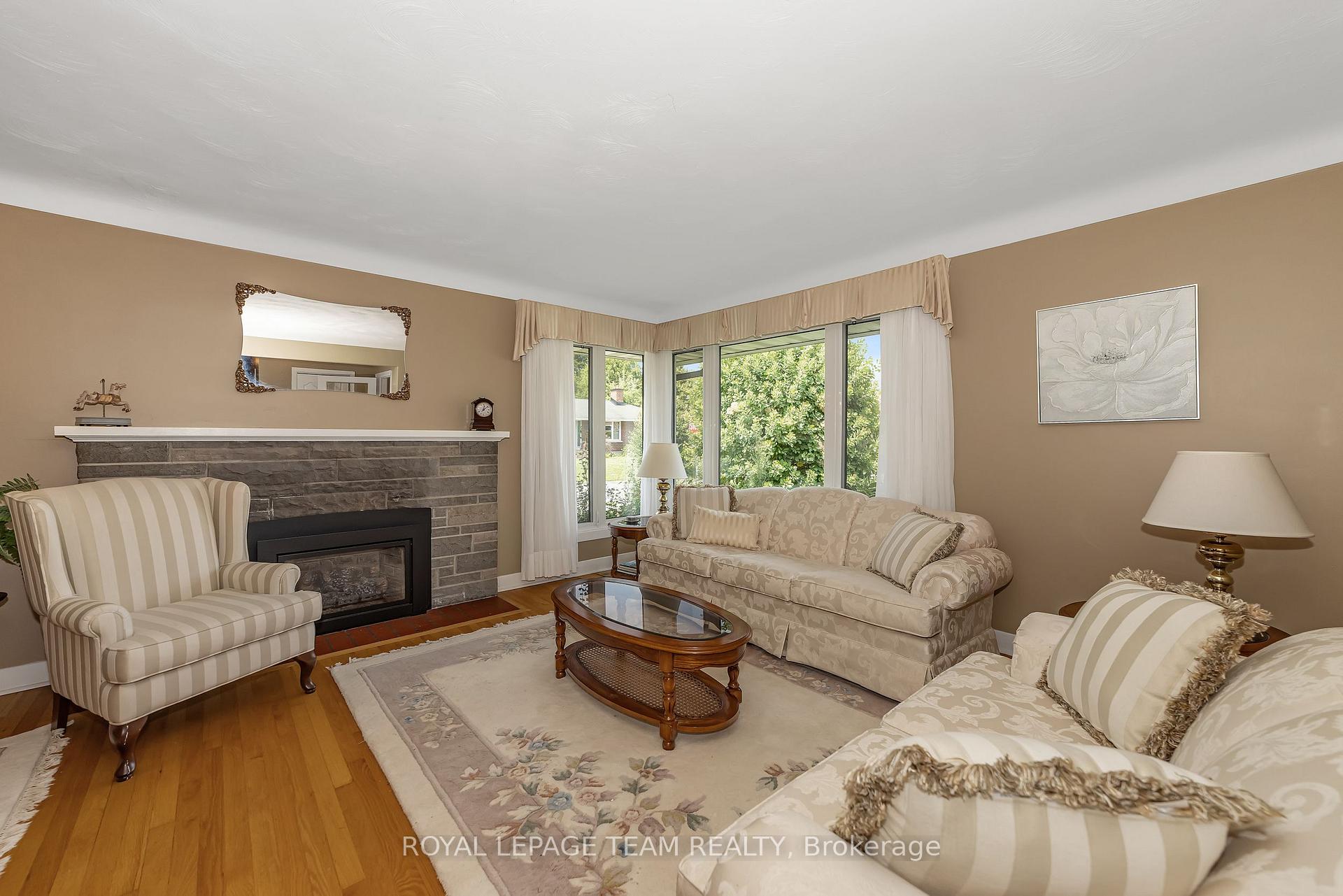 Photo 8 of 1830 Kerr Avenue, Ottawa, McKellar Heights — HOMEH