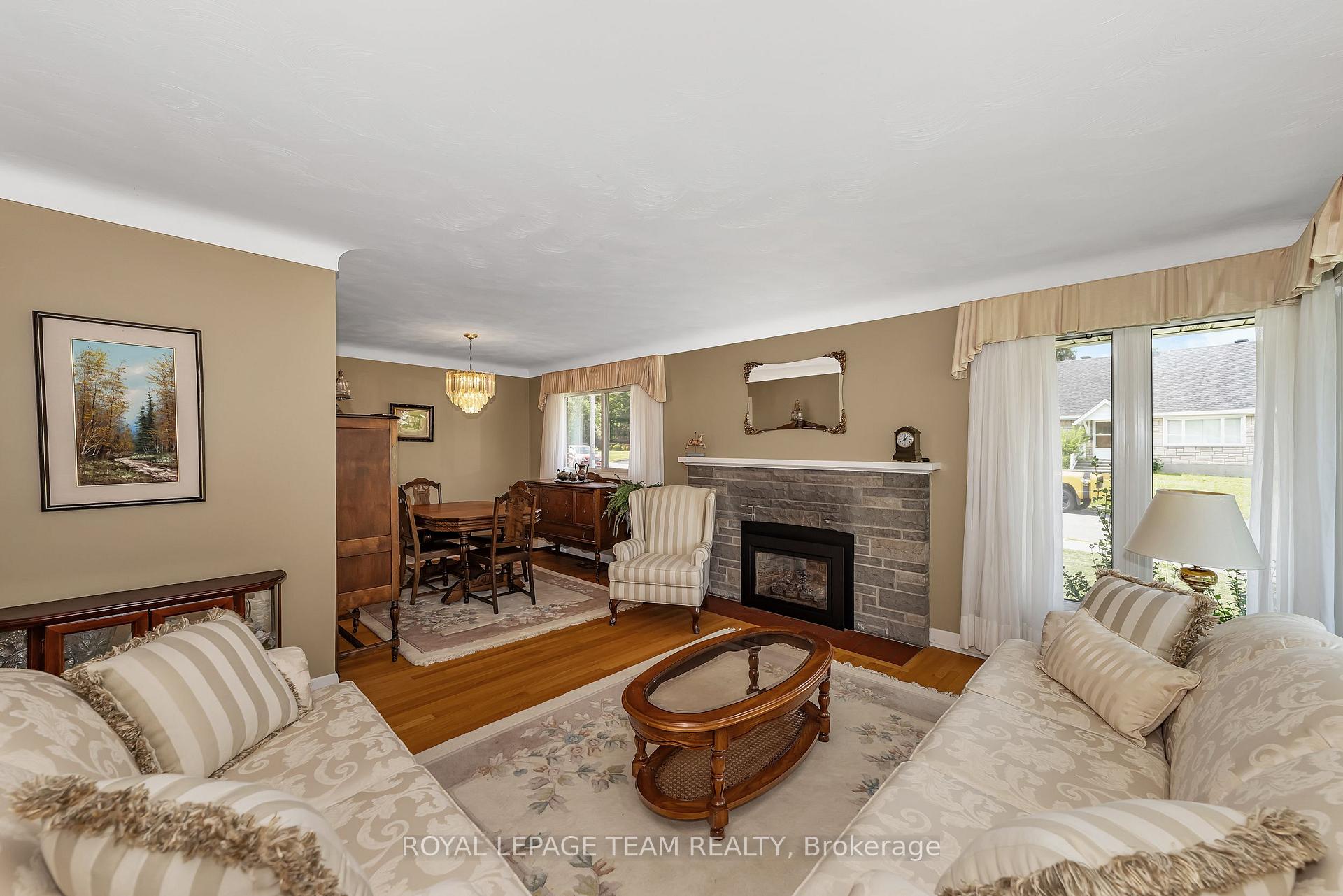 Photo 9 of 1830 Kerr Avenue, Ottawa, McKellar Heights — HOMEH