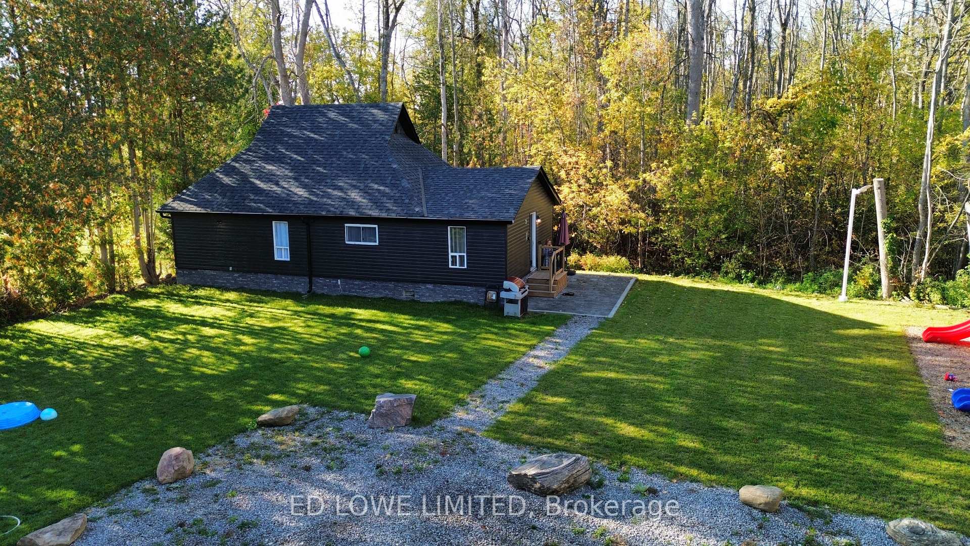 Photo 7 of 1020 Cumberland Street, Innisfil, Lefroy — HOMEH