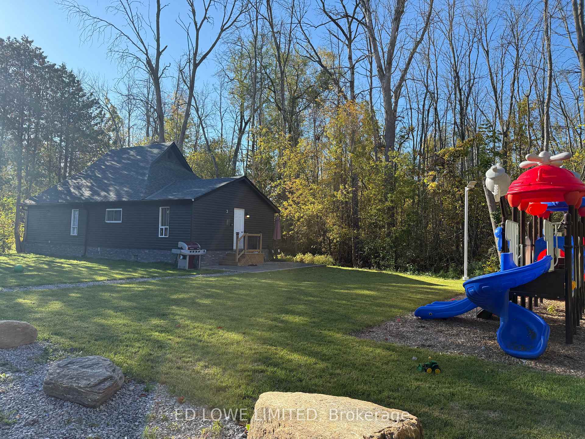 Photo 8 of 1020 Cumberland Street, Innisfil, Lefroy — HOMEH