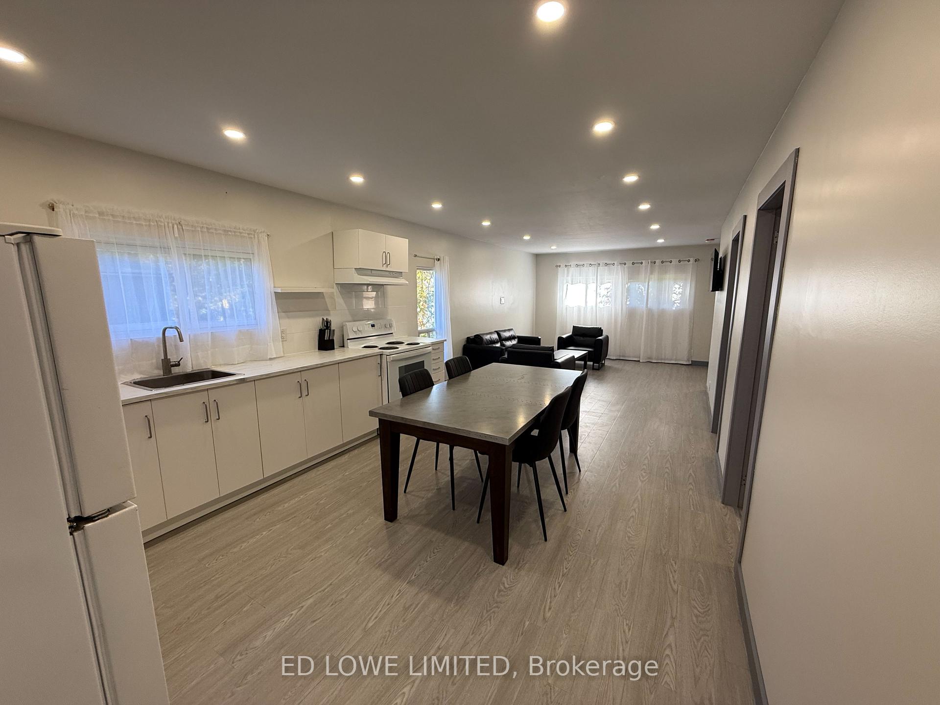 Photo 13 of 1020 Cumberland Street, Innisfil, Lefroy — HOMEH